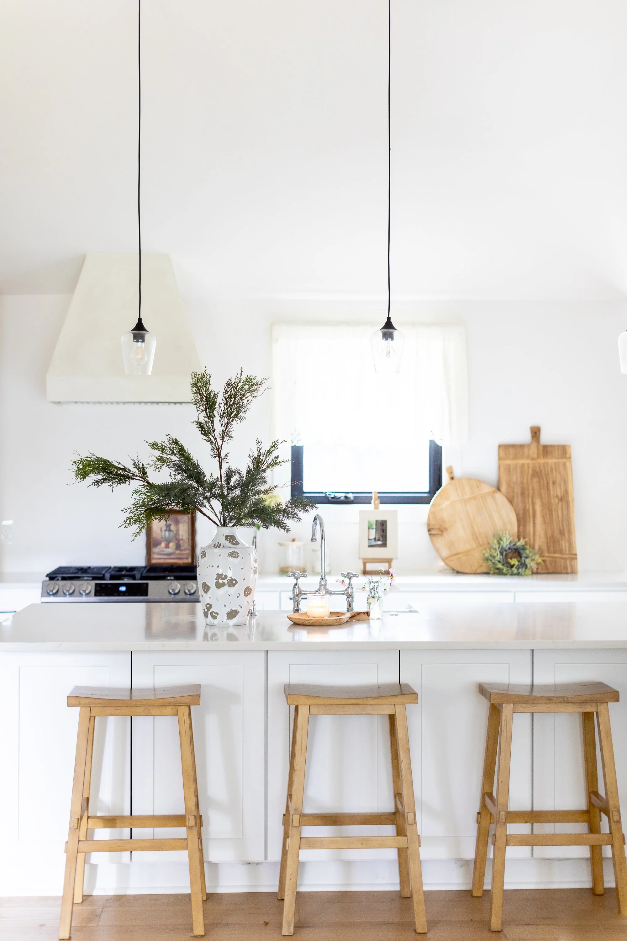 What Are the Benefits of Working With a Realtor Who Has an MBA and Business Background?