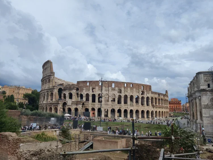 Bridge in the Eternal City: La Dolce Vita with Authentic Rome
