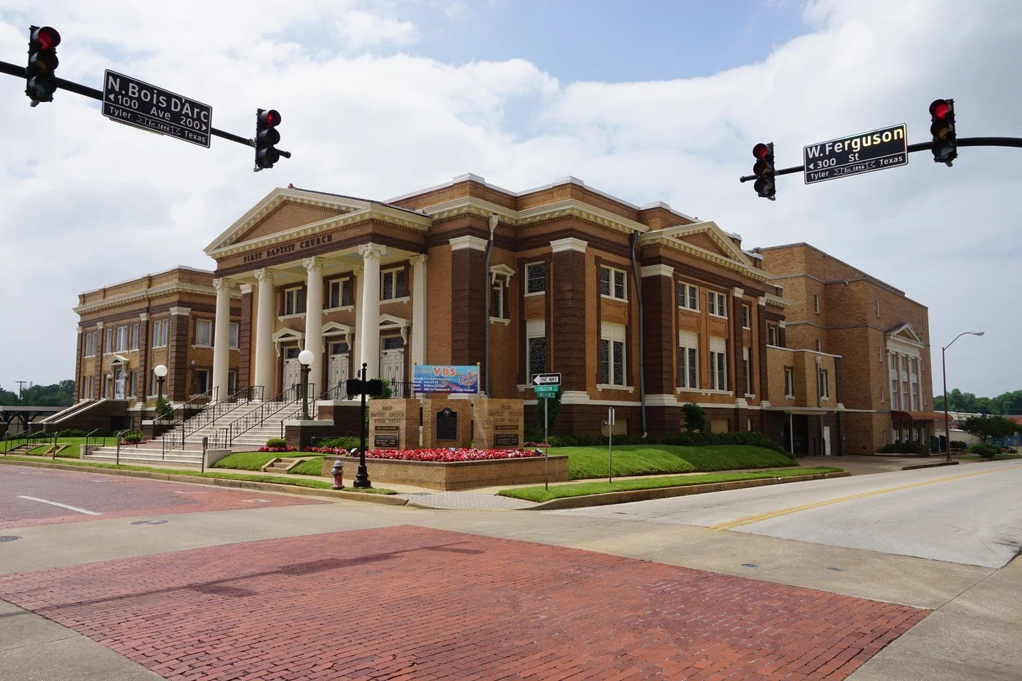 Happy Sunday, Tyler 🤍
ㅤ
We&rsquo;re so grateful to be located just steps from some of Downtown&rsquo;s beautiful churches, making it easy to start your morning with meaning and reflection. The perfect way to close out your stay at Greyhound Inn.
ㅤ
#
