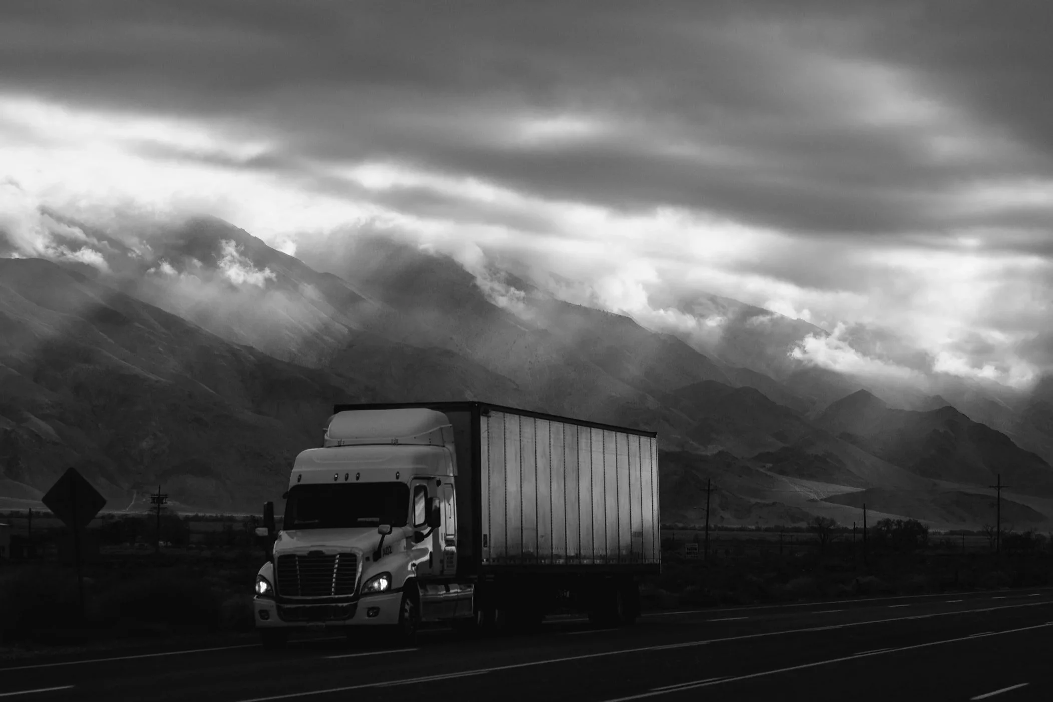 Freight truck in transit symbolizing 3PL supply chain architecture, logistics rate negotiation, and regulatory trade compliance for international markets.