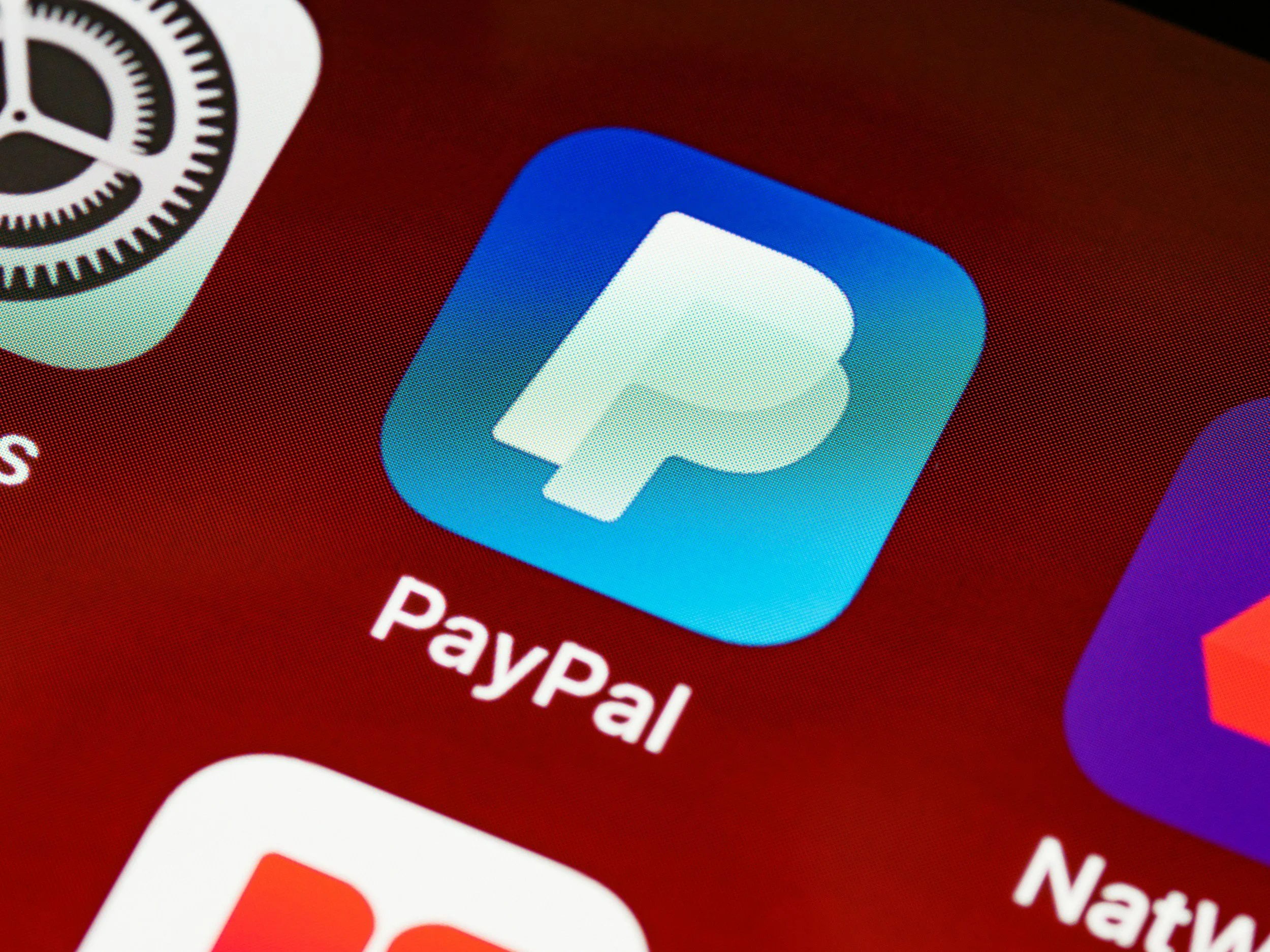 Icono de PayPal en una pantalla de dispositivo móvil