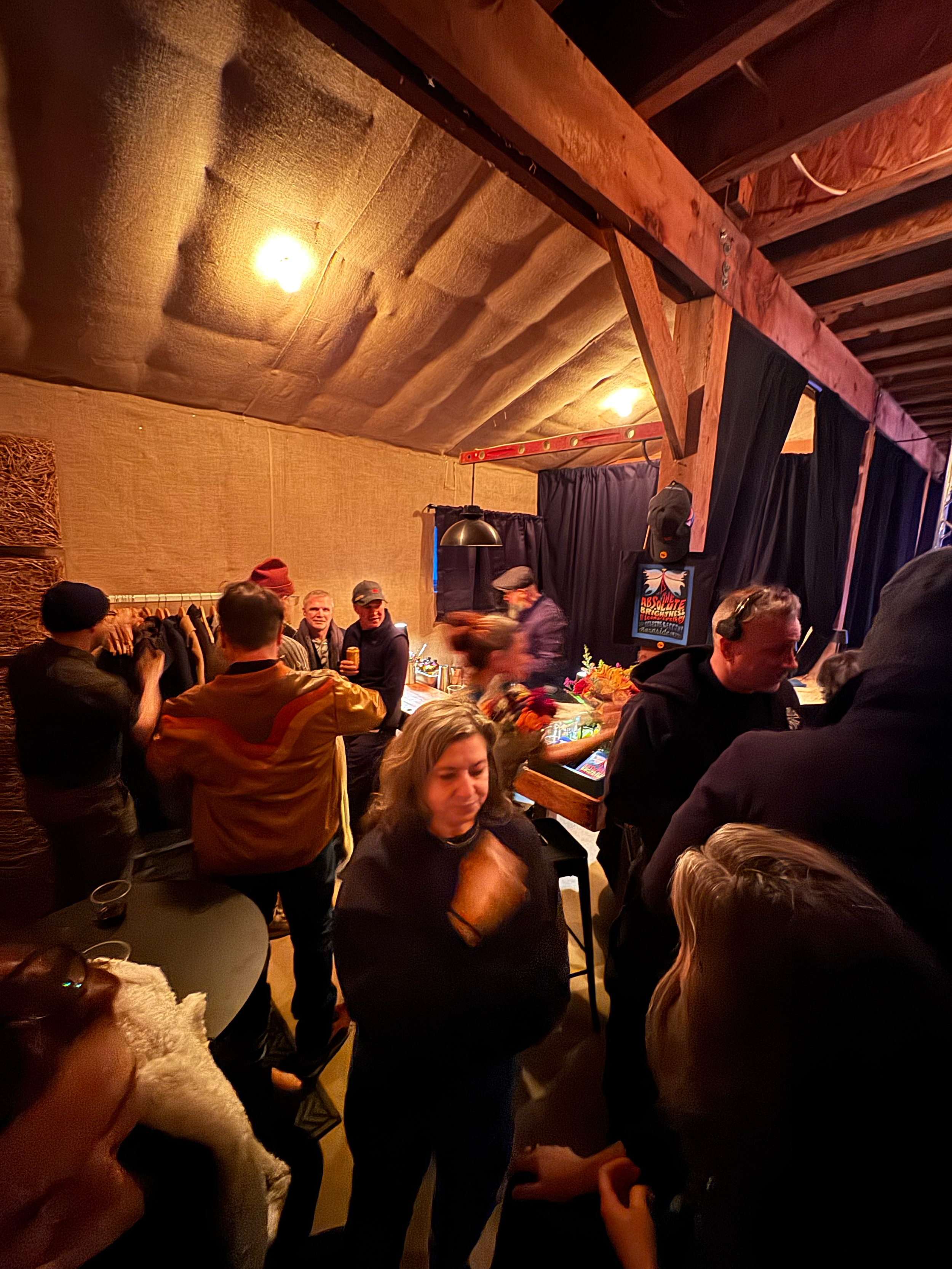 Crowd and Bar at BSL 003.png