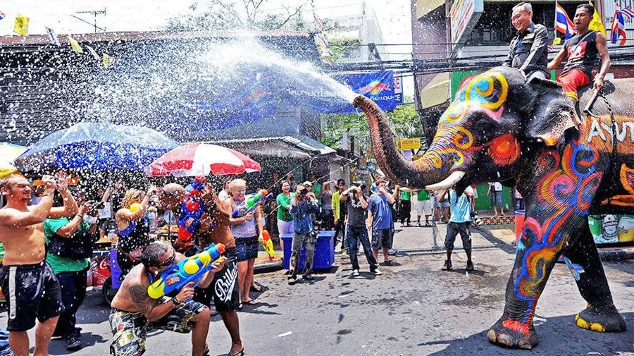4 - Songkran.jpg