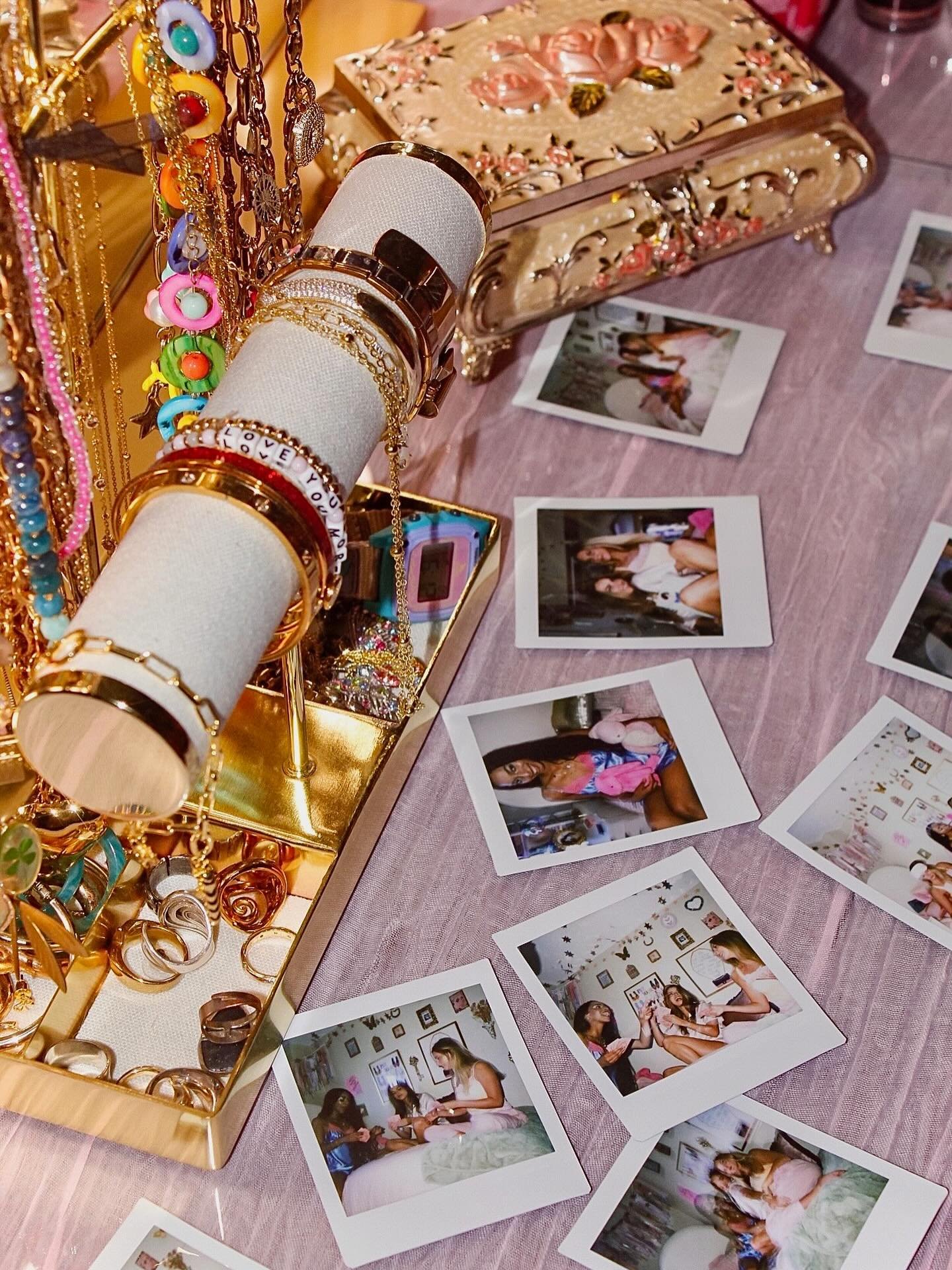 Moments to remember ✨ 

Photographer &mdash; Delaney Juenger
Stylists &mdash; Paulina Adams, Ruby Darmanin &amp; Kennedy Stackowicz
Videographer &mdash; Elliana Denton
Models &mdash; Ava Britford, Eden Brush, Adelie Johnson

#UPMagazine