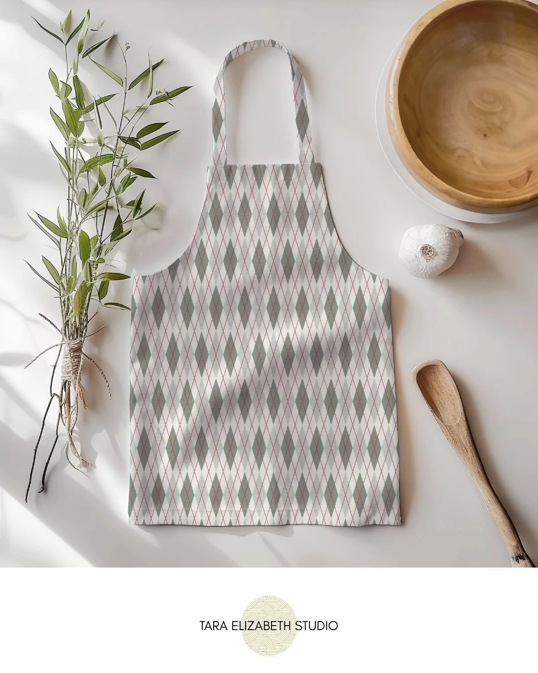 Yike! I missed Argyle day on January 8th, so I am posting now!

I love my grey and red, simple traditional argyle, in traditional colours for this apron; a sense of refined nostalgia that is both funtional and fashionable for the kitchen!

#surfacepa