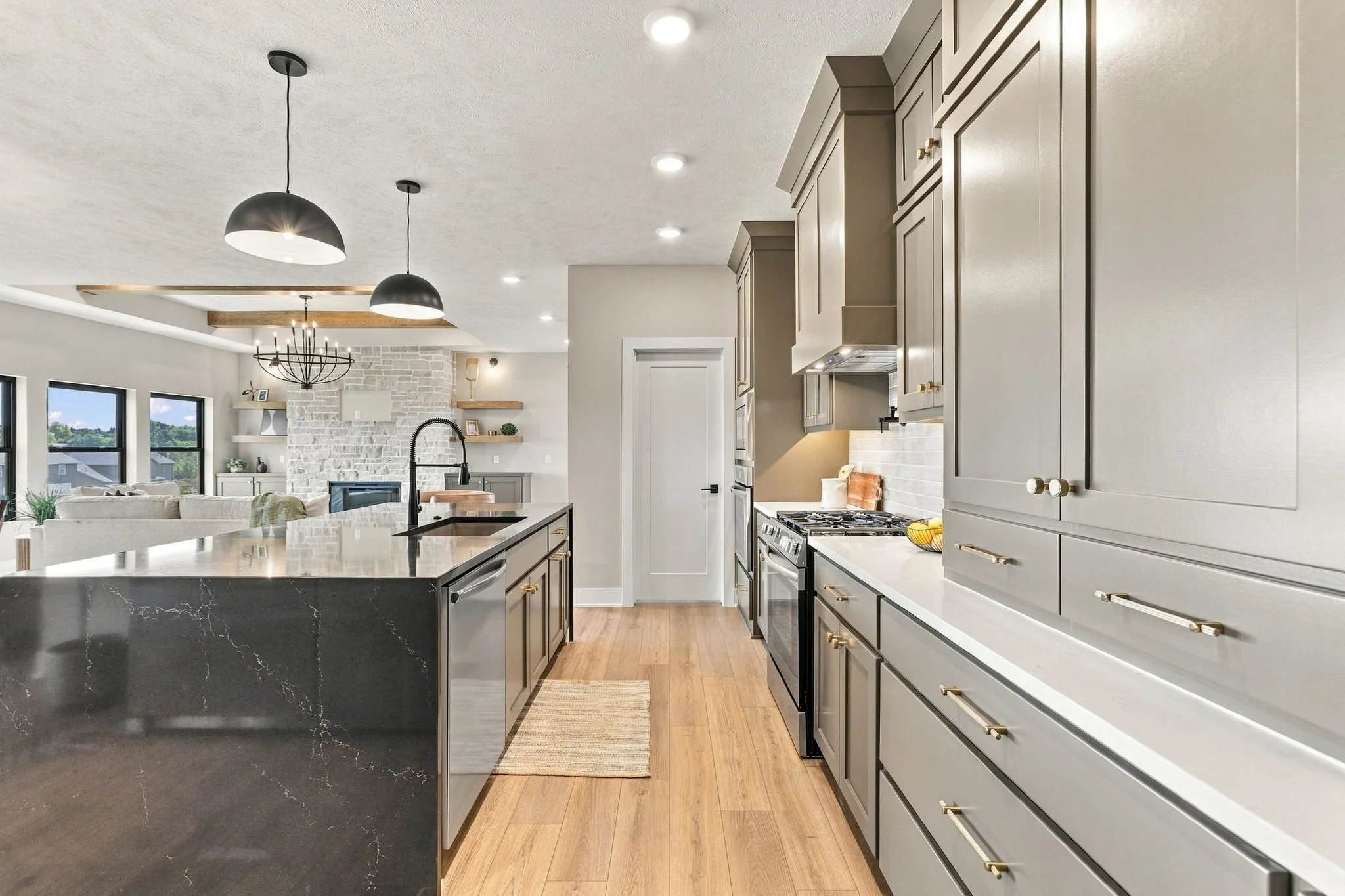 21-web-or-mls-4509 N 213th St-20.jpg