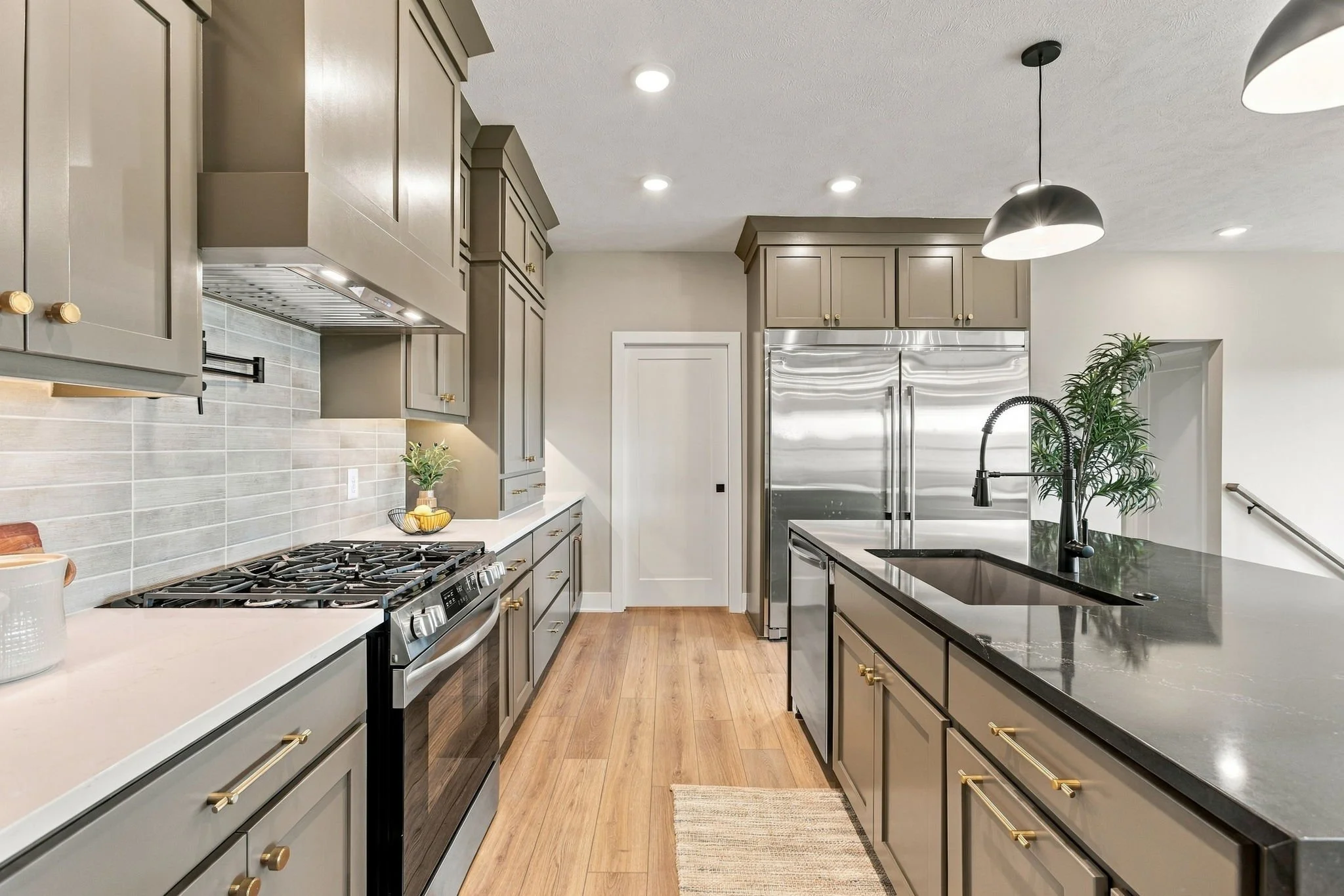 19-web-or-mls-4509 N 213th St-18.jpg