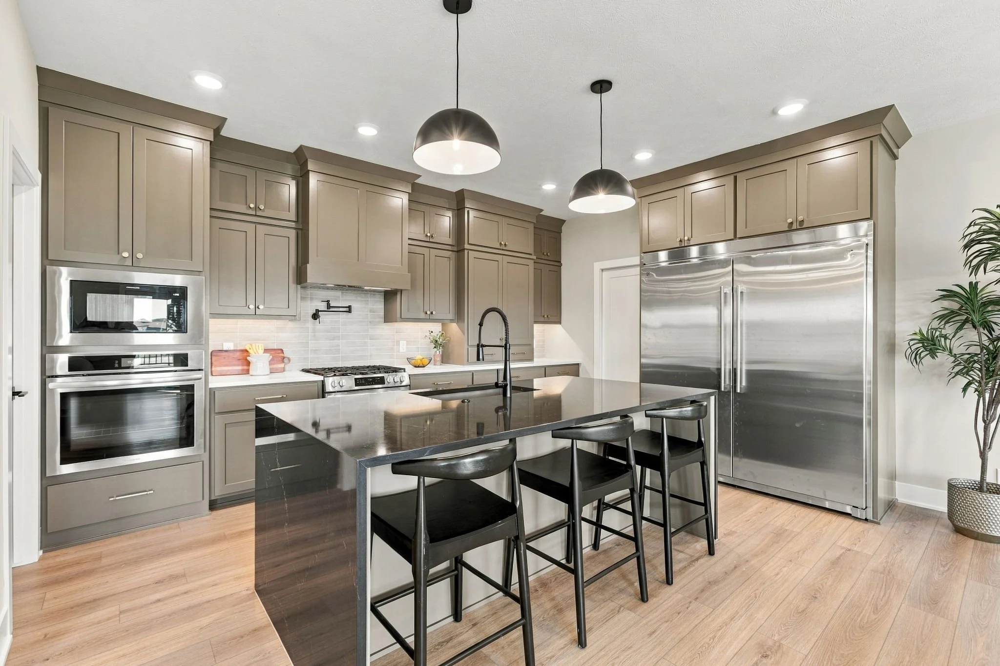 17-web-or-mls-4509 N 213th St-16.jpg