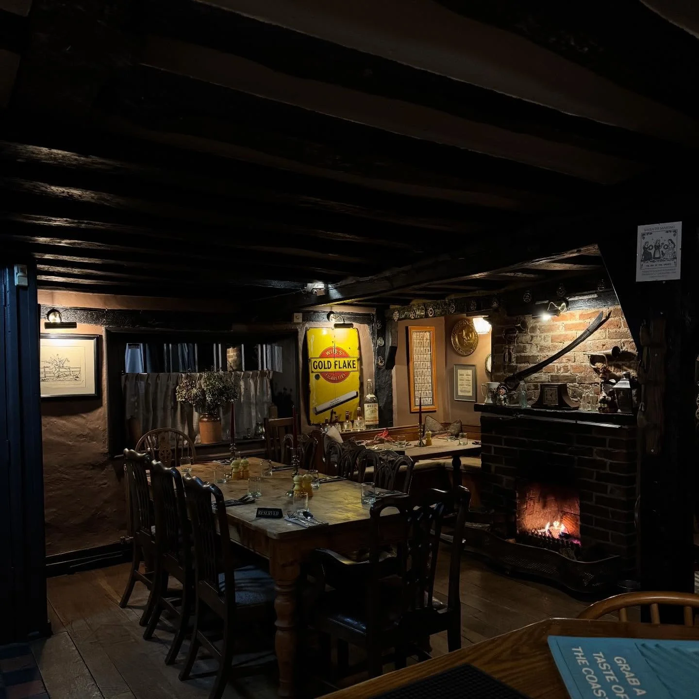 Feeling extra smug this week as I bumped into a member of the Wills family who said he would have paid triple what we did for our amazing Gold Flake enamel sign! Such a good find for the refurb and looking beautiful next to the warm glow of the lit f