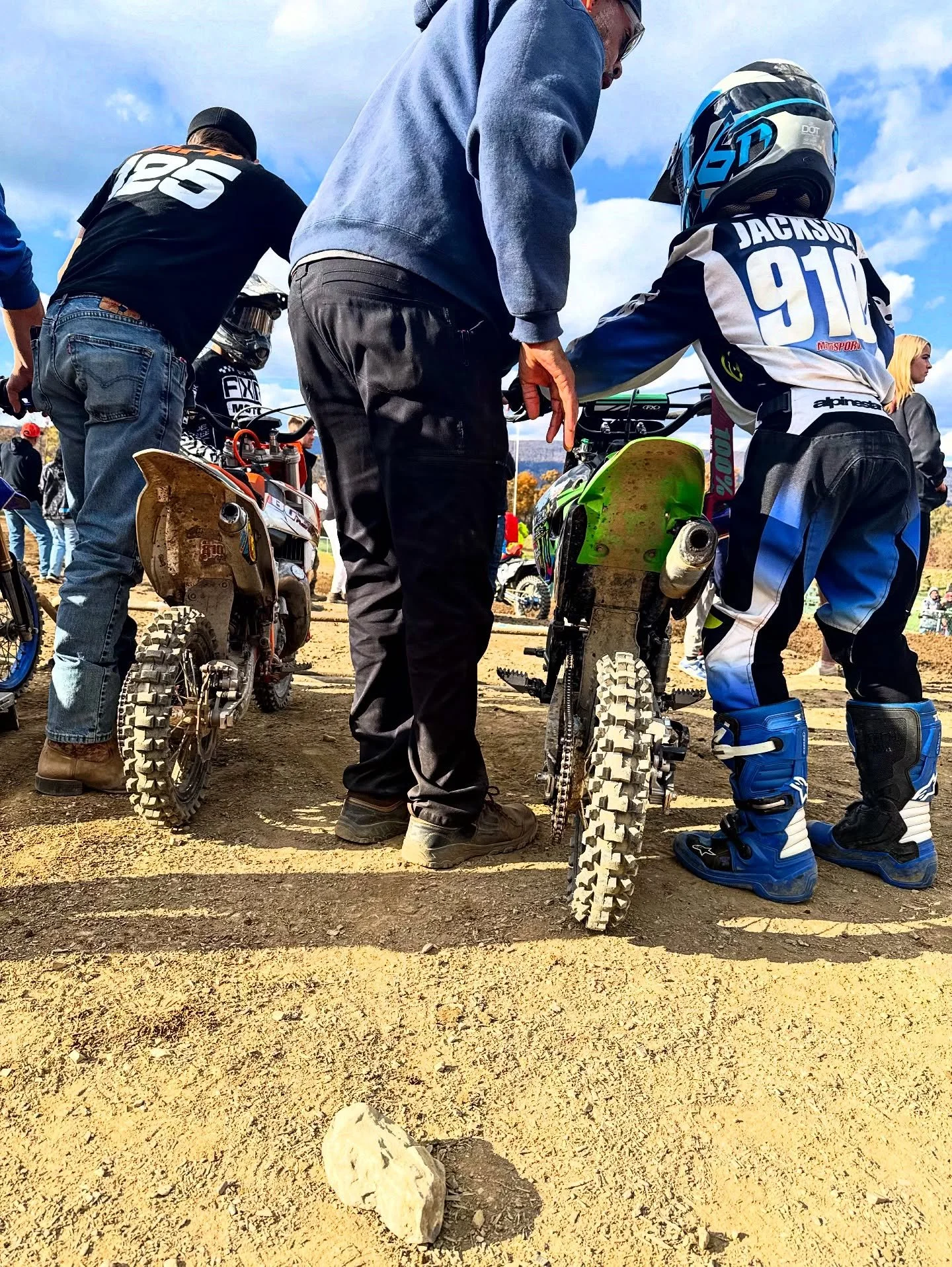 #startwinning with Gibson! 
Tag yourselves in the comments and thank you for running Gibson Tyres! 

#moto #motorcycle #tire #thankyou #support #tag #motocross #gibsontyretechusa #fyp #weekend