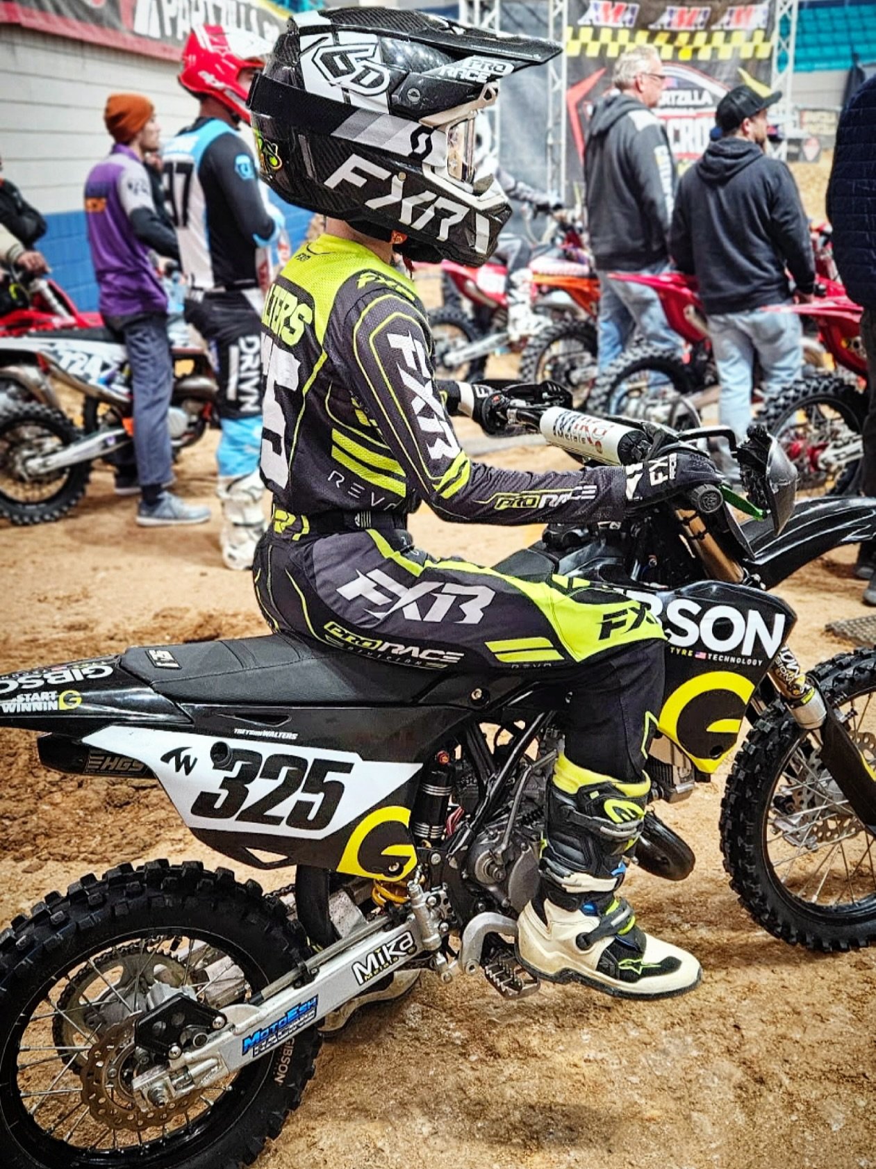 @treywalt325 representing the brand at the final round of @partzillaarenacross ! 

Watch it live on FS1 and FS2 ! 

#partzillaarenacross #gibsontiretechusa