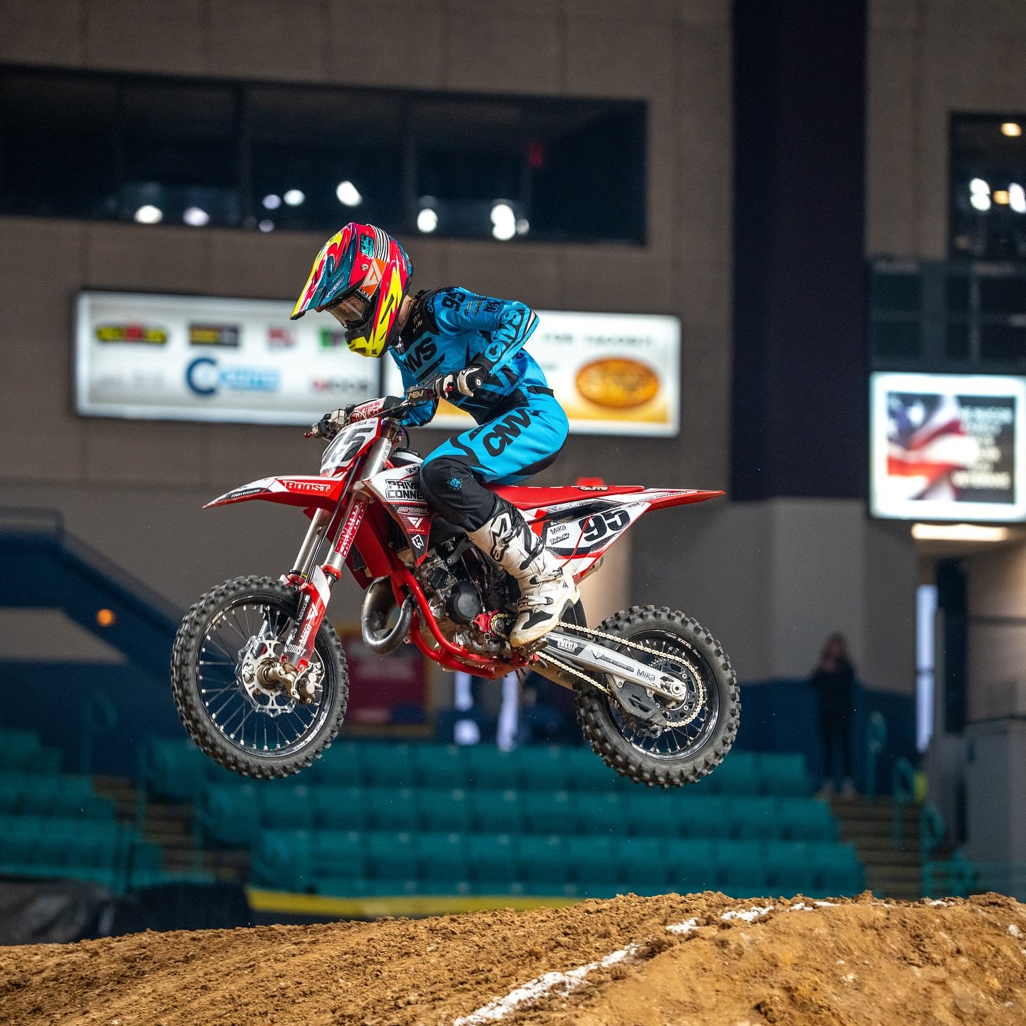 The MX1.1 Front and MX3.1 Rear proved to be THE tire combo for @partzillaarenacross ! 

Get yours online at www.gibsontiretech.com

📸 @klipped_up 

#gibsontiretechusa #arenacross #startwinning #grip #moto #dirtbike