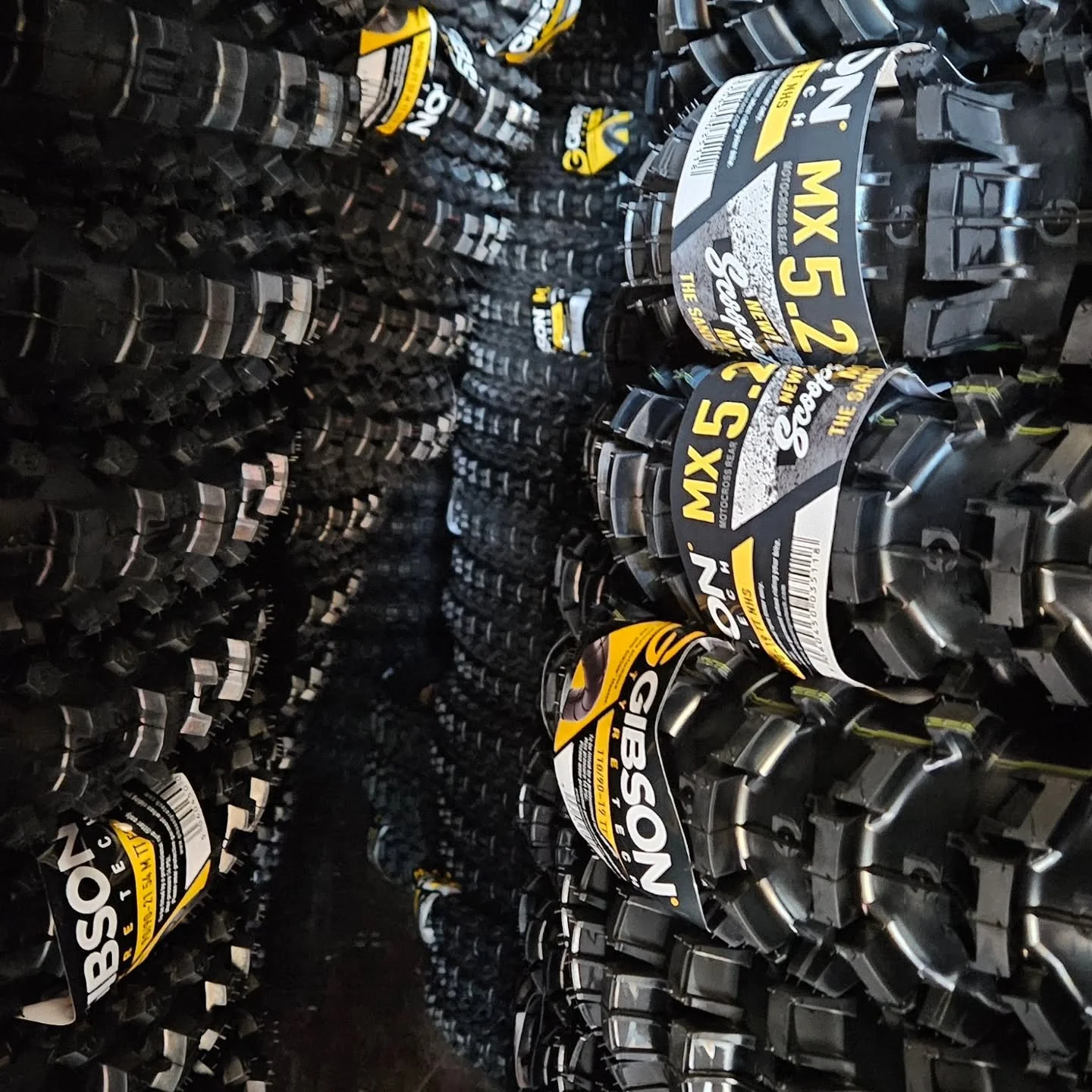 Are you headed to @tomahawkmxwv for the #LLAQ ?
Get your pre-orders in to have them delivered #trackside ! visit 🇺🇸 Www.gibsontiretech.com ✅️

 #startwinning #scoopster #SALE