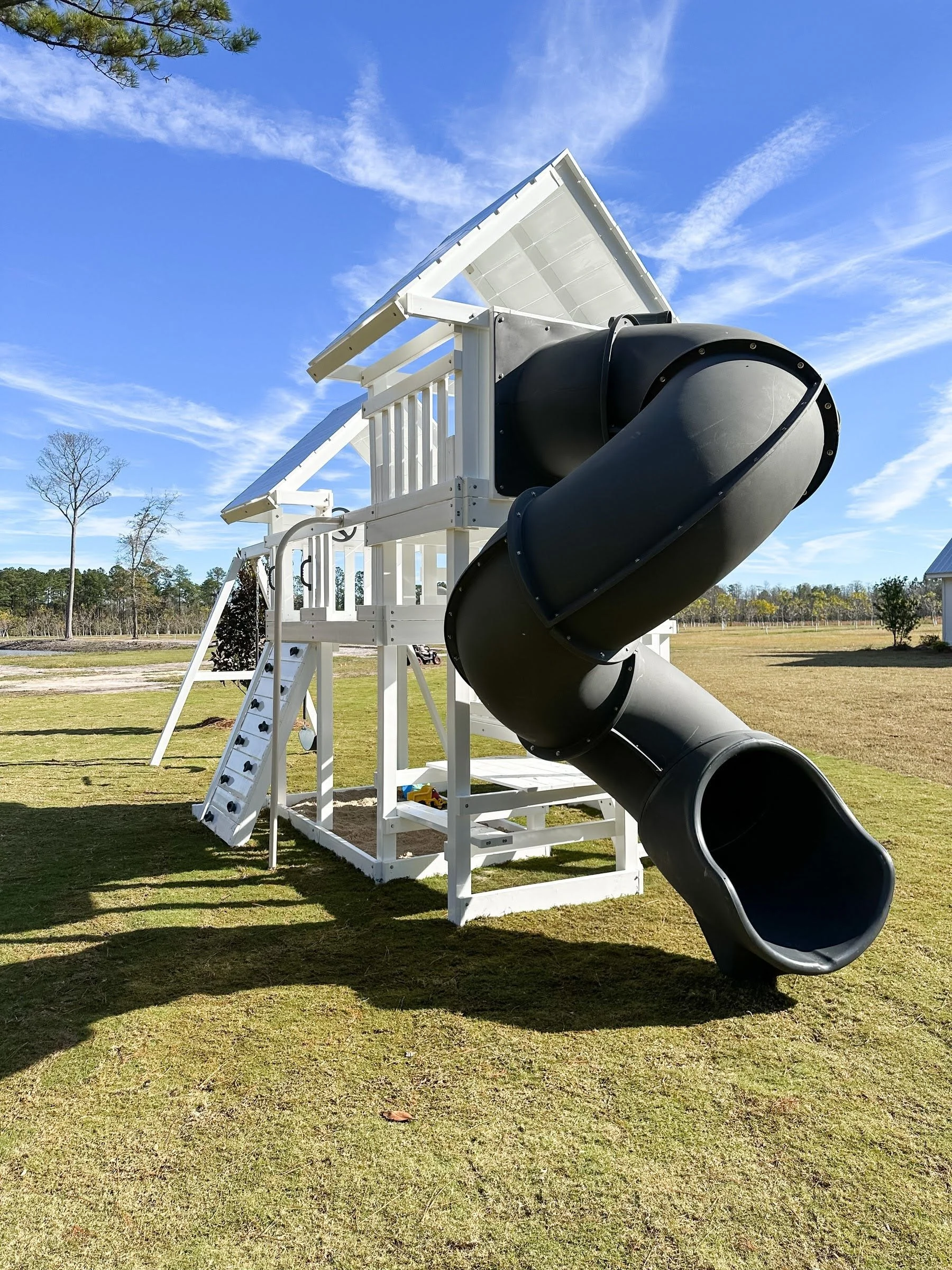 MM-04-W-BACKLEFTANGLE.jpg