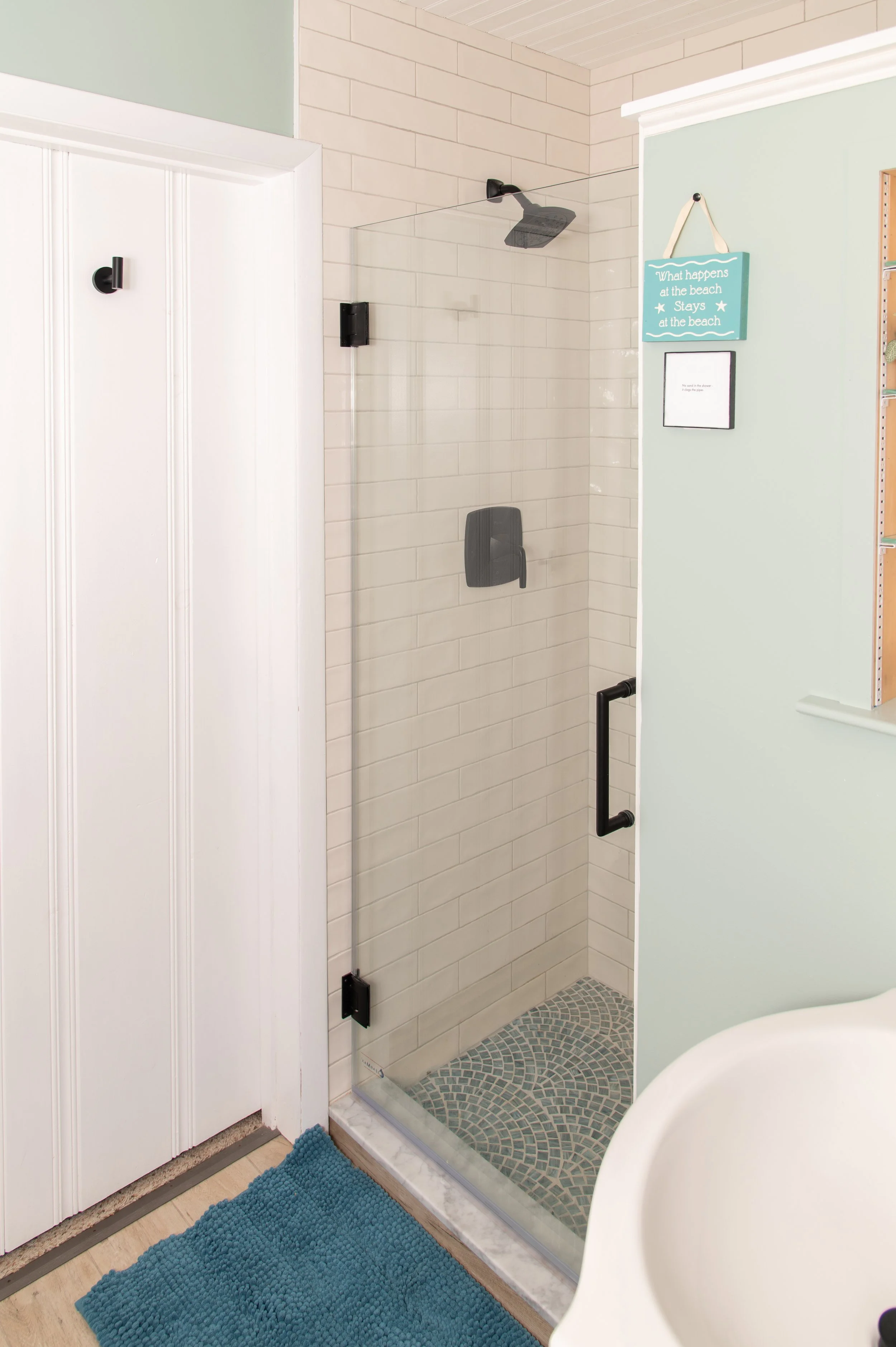 Upstairs Shared Bathroom