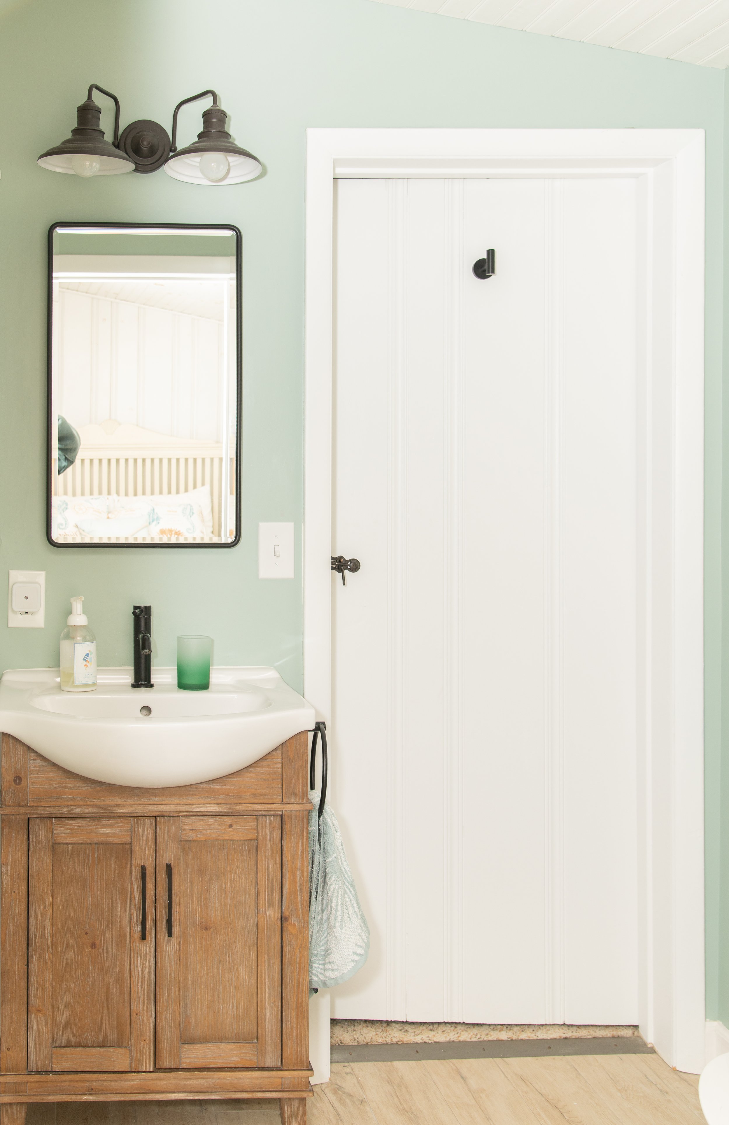Upstairs Shared Bathroom