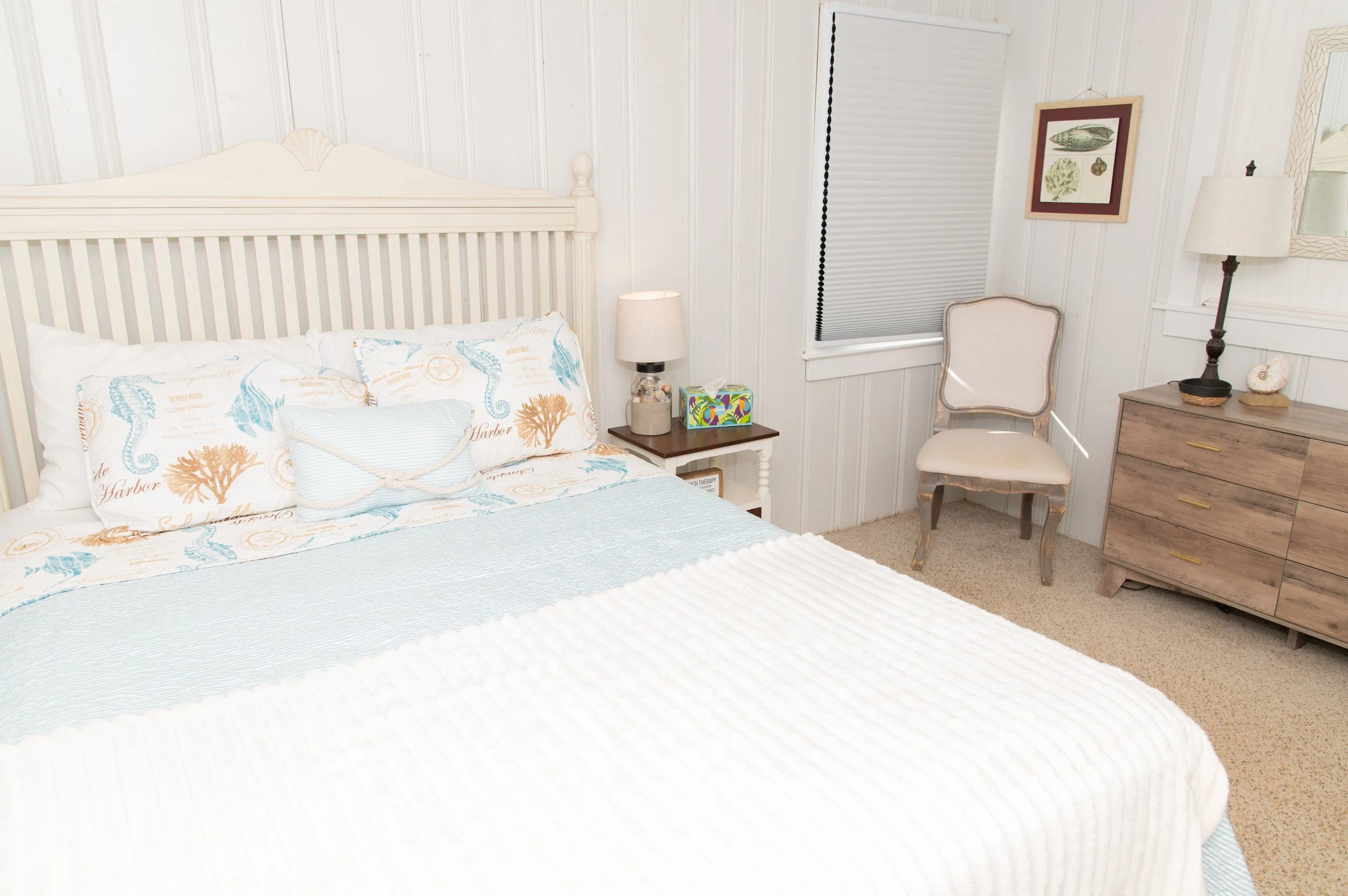 Upstairs Bedroom 3: Queen bed