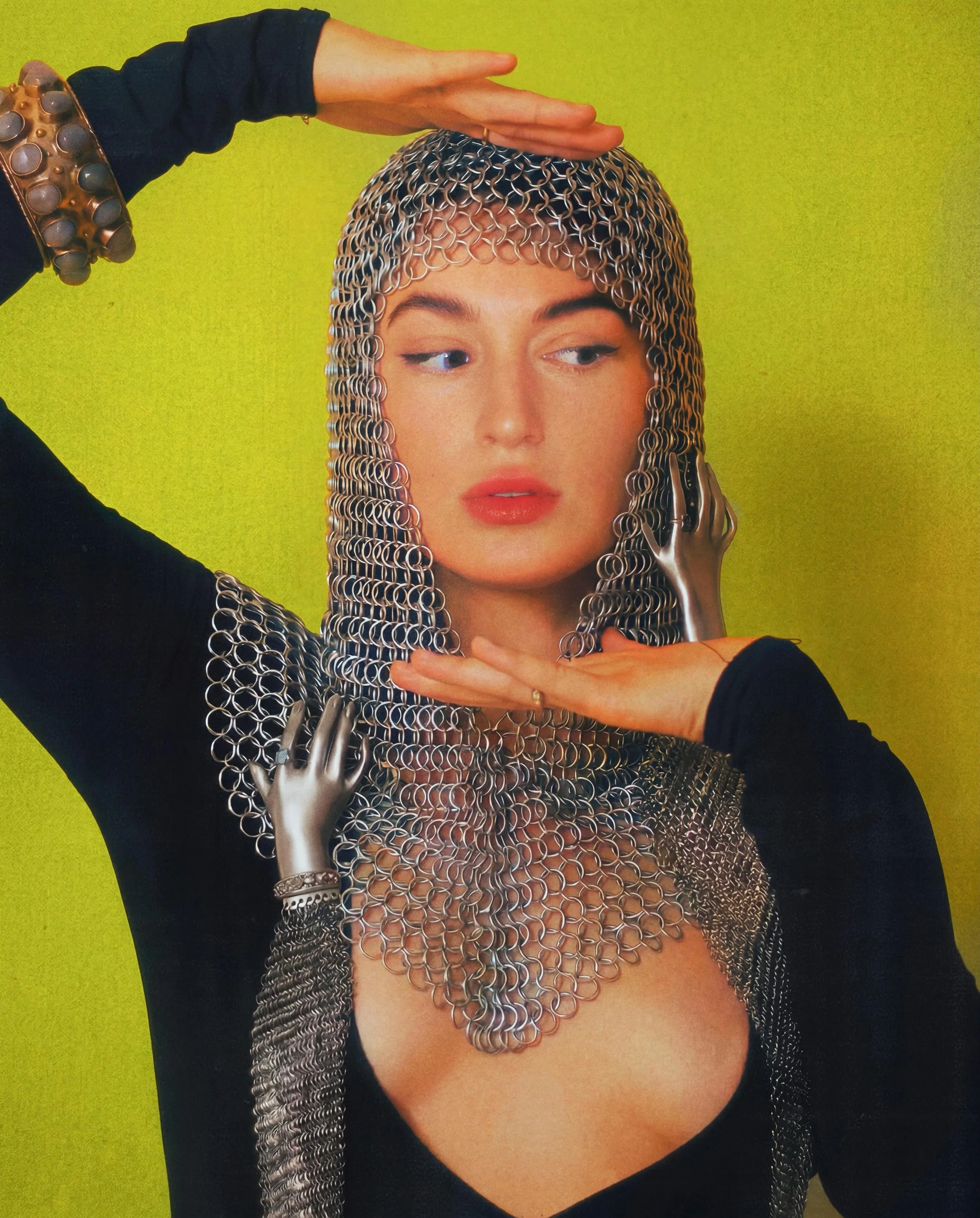 CHARTREUSE CHAINMAIL ⚔️🪬🩶

Model / otherworldly being: @stegmamaa 
Creative direction collaboration: @haute___mirage @stegmamaa @bellafalco 
Photography: @haute___mirage