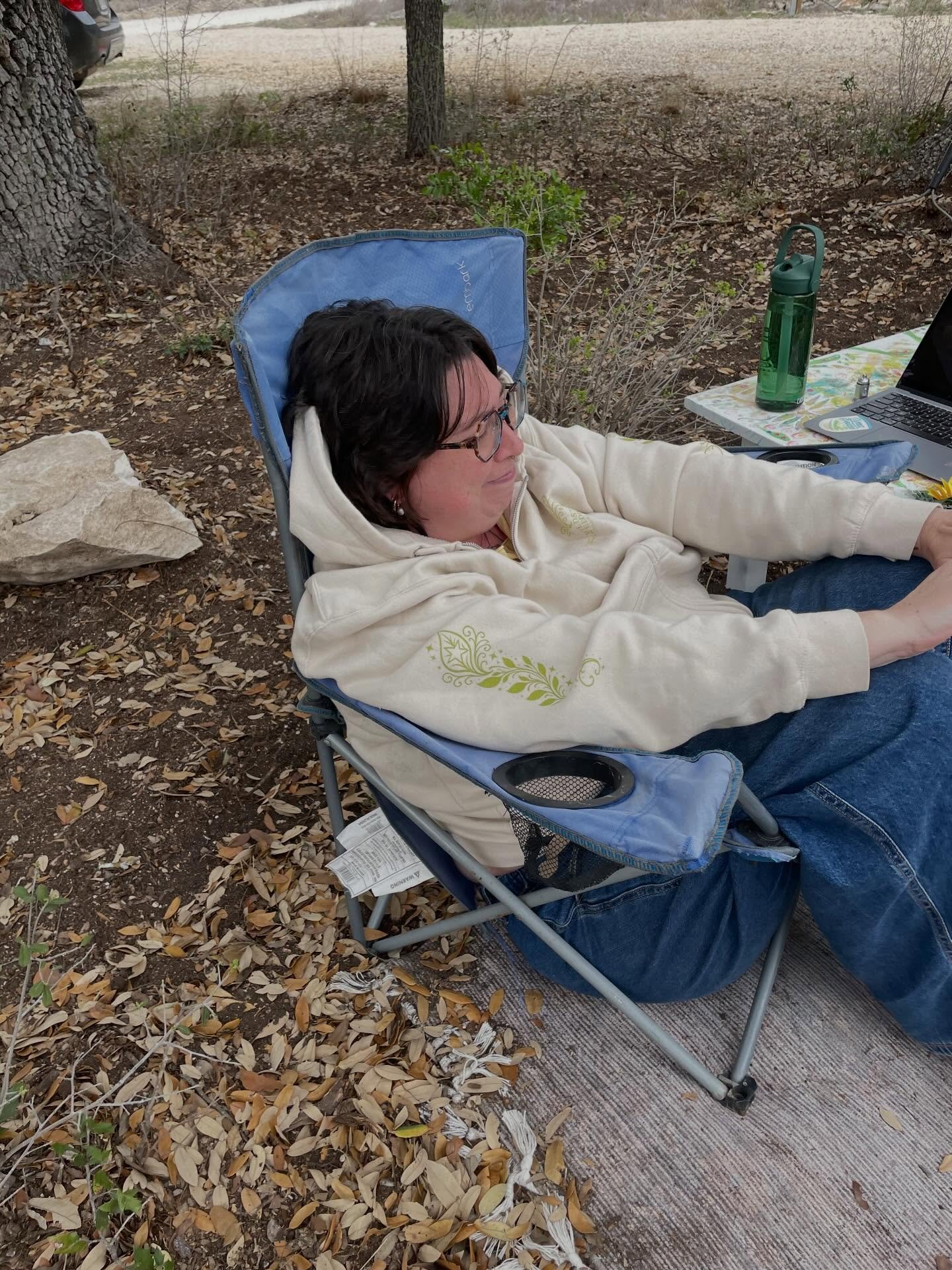 Just wanted to enjoy the air and write my scripts in peace. Chair had other plans. 🤣

#wildstarweddings
#officiantlife
#weddingofficiant
#behindtheceremony
#texashillcountry