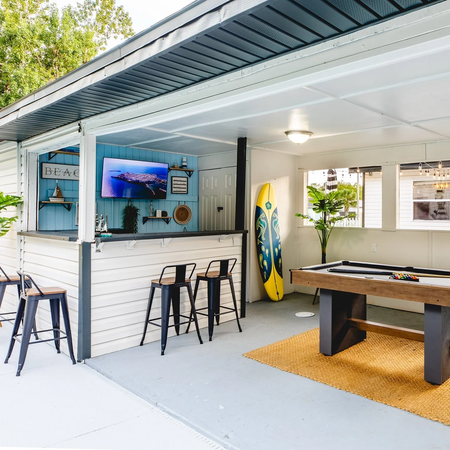 This isn&rsquo;t just a bar or a pool table&hellip; it&rsquo;s where your day off turns into an adventure you won&rsquo;t forget. ✨🍹🎱 

📍Daytona beach, Florida

#DoNotDisturbMode #PoolsideVibes #FloridaVacationHome #WeekendEscapeFlorida #PeacefulF