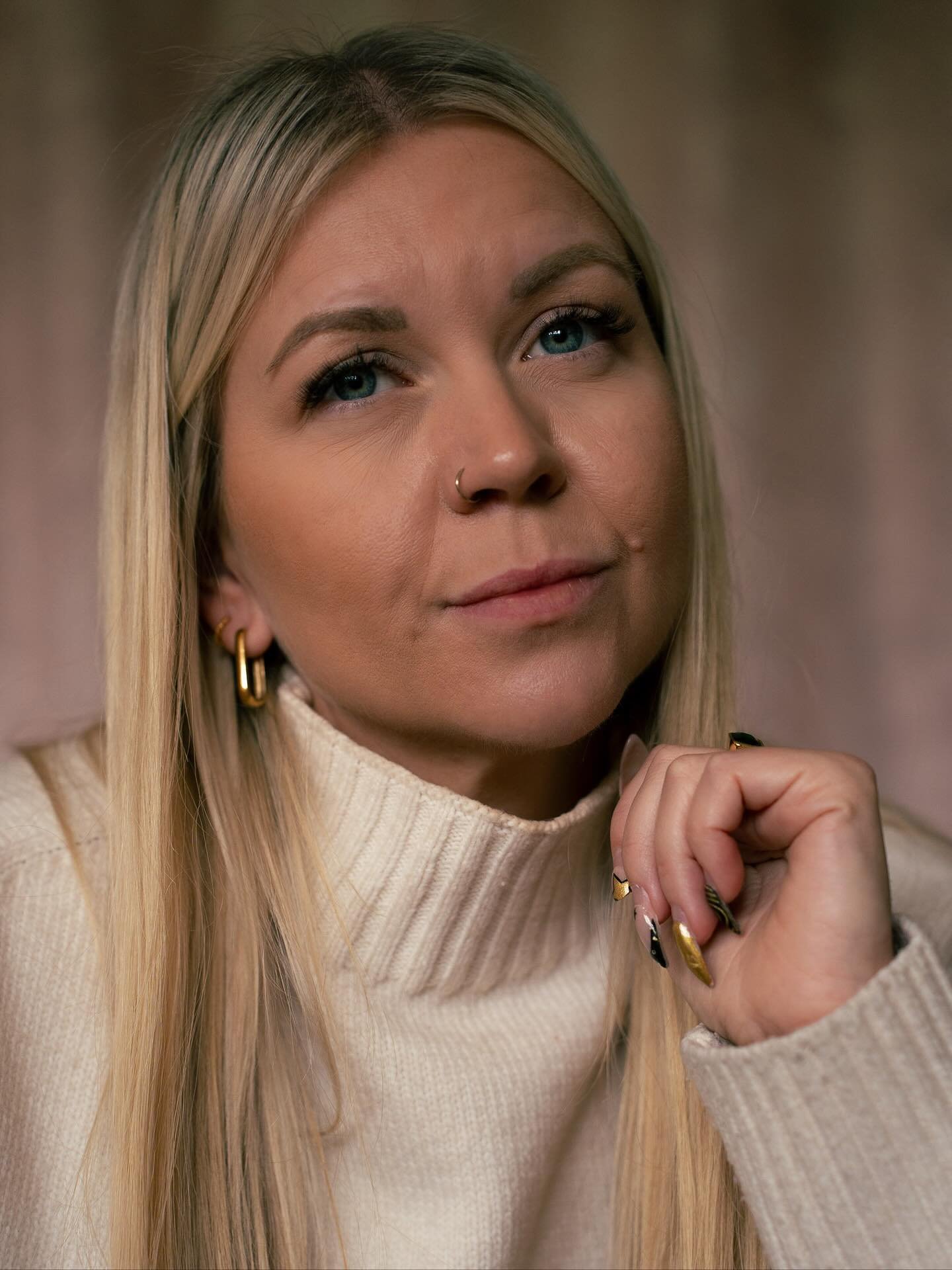 Turning the camera toward myself felt like the right way to start this journey &mdash; a reminder that every portrait begins with vulnerability, curiosity, and light ✨

I&rsquo;m Amy &mdash; a London-based portrait and branding photographer passionat