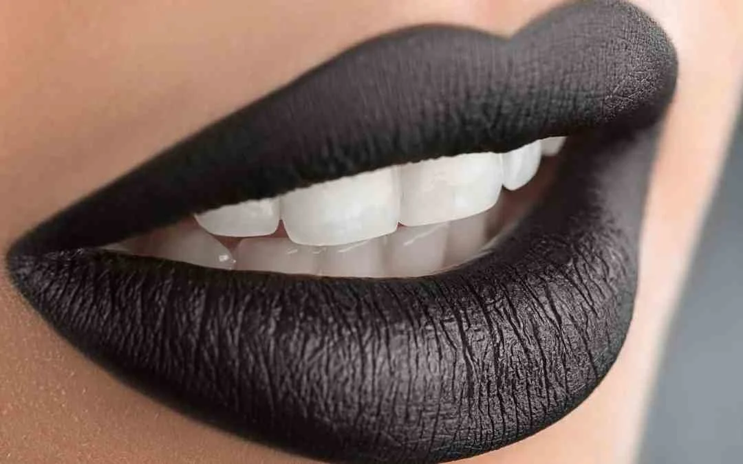 Activated Charcoal: The Natural Way to Whiten Your Teeth