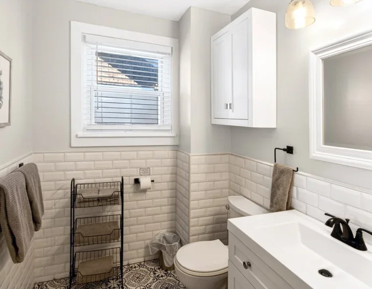 09_Bathroom2.webp