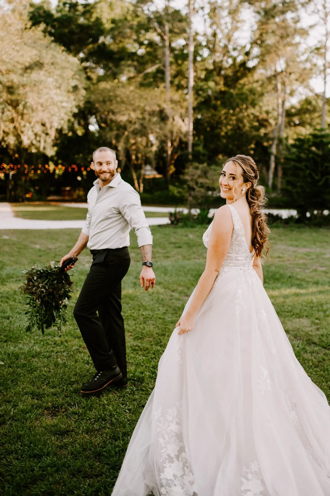 soire estate wedding venue golden hour photos with couple