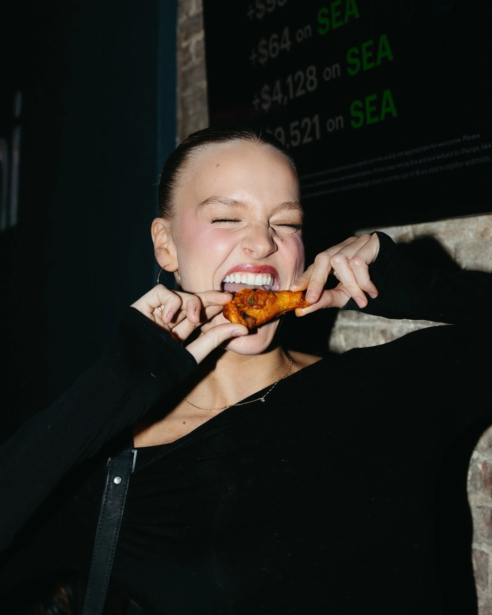 ALWAYS CRISPY!!
Get your game day on with our chicken wings feat. Frank&rsquo;s RedHot, cilantro, and ranch.