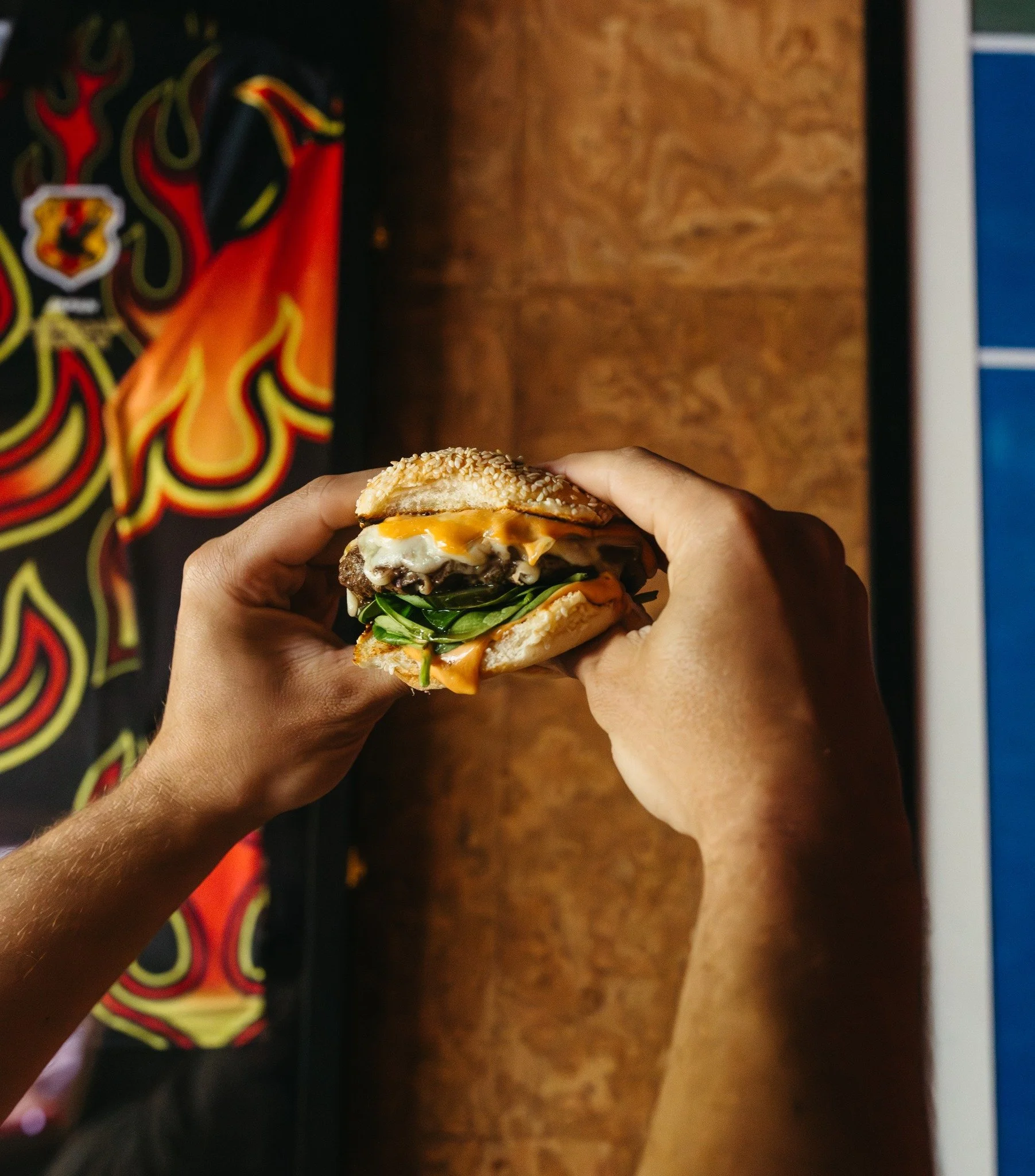 A BURGER WORTH GETTING A GRIP ON!! 🍔