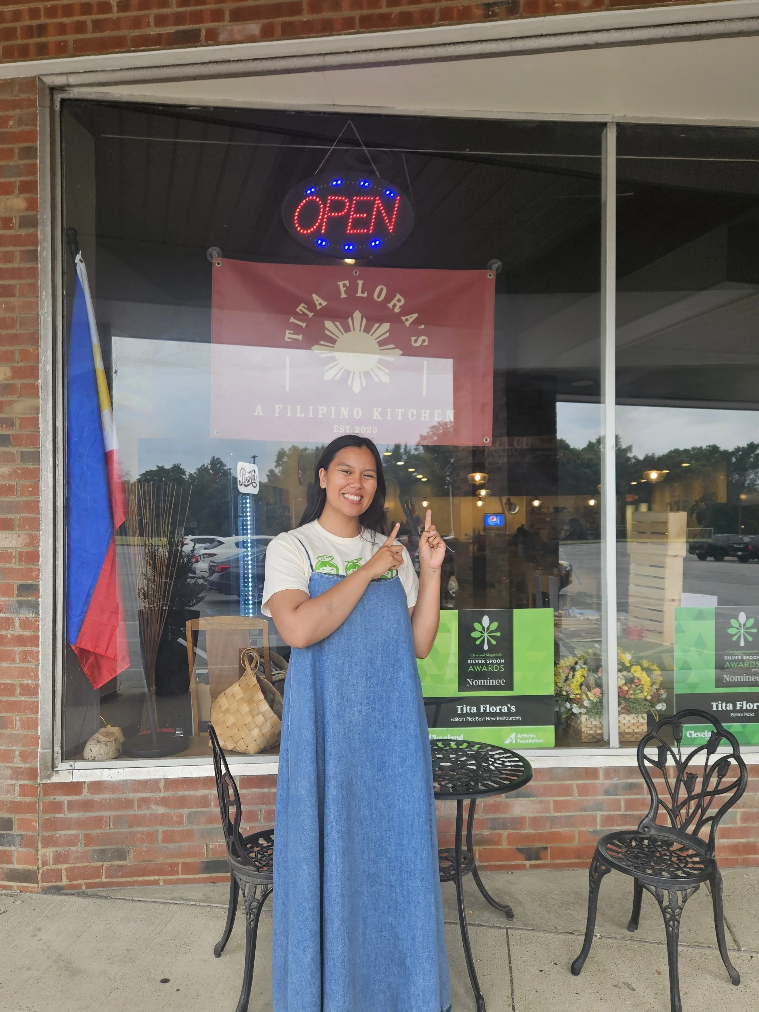 Tita Flora's