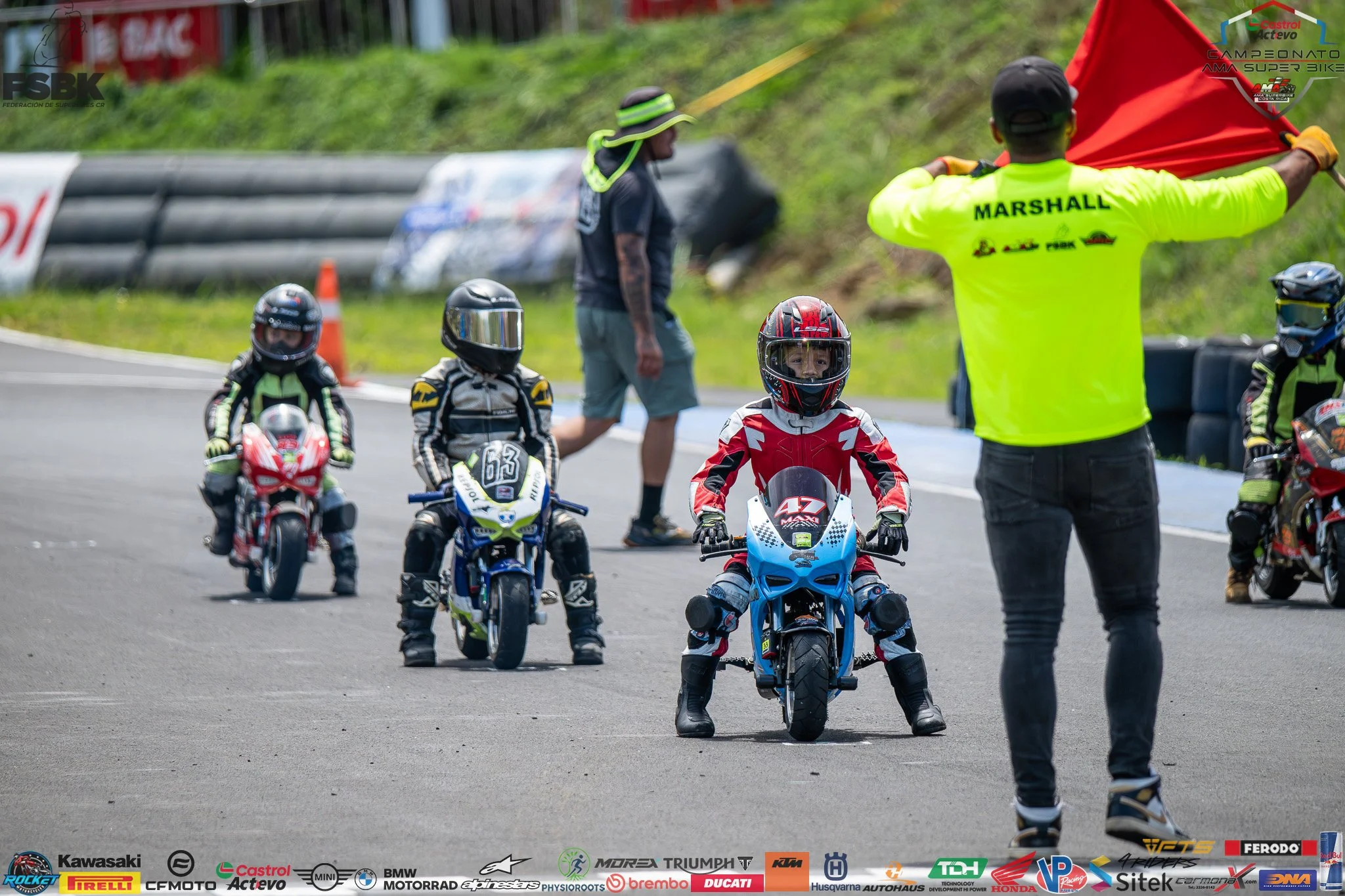 Niños latinoamericanos desafían la velocidad en histórica fecha internacional de MiniGP en Costa Rica