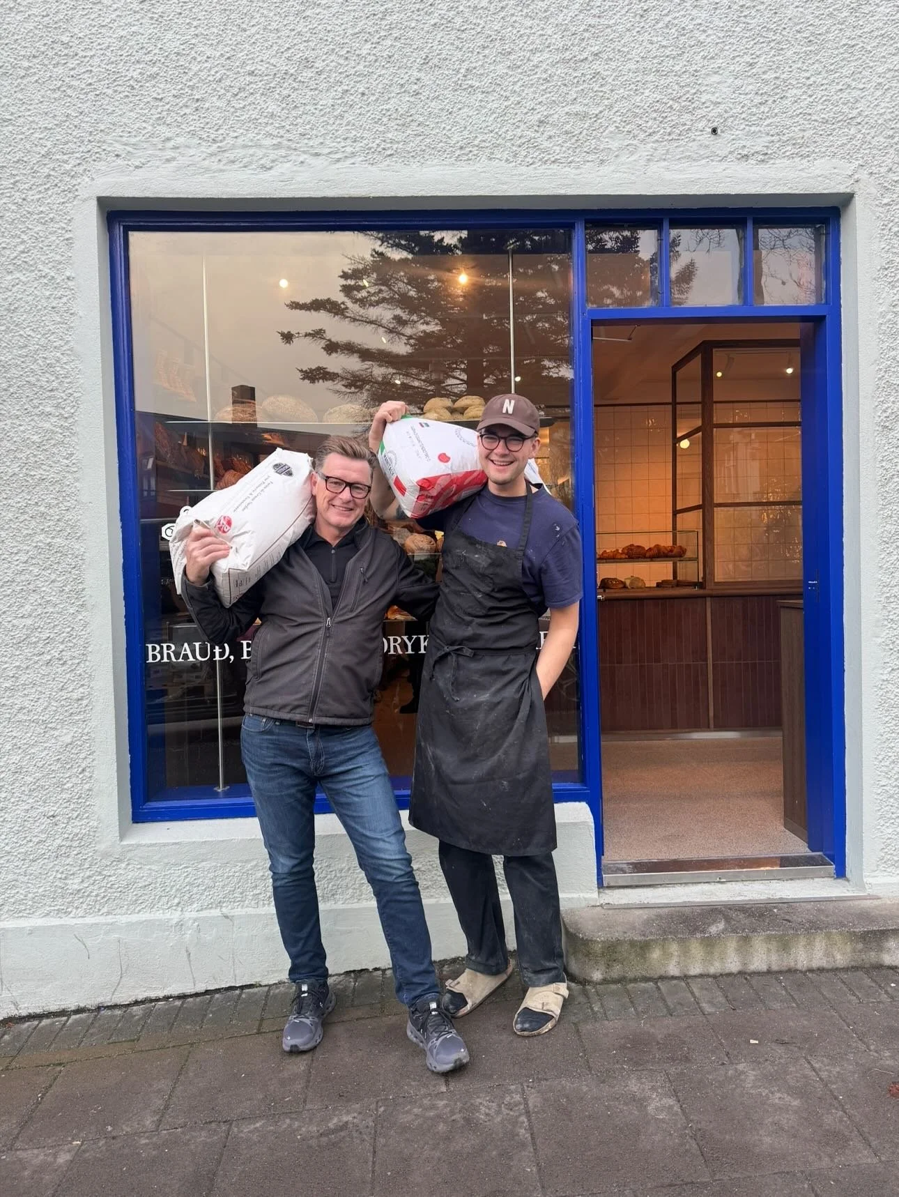 Allt hveiti sem vi&eth; notum er s&eacute;rvali&eth; &iacute; h&aelig;sta g&aelig;&eth;aflokki fr&aacute; &Iacute;tal&iacute;u, Frakklandi og Danm&ouml;rku.

B&ouml;rkur og hans fj&ouml;lskylda sj&aacute; um innflutning og koma oft &iacute; viku me&e