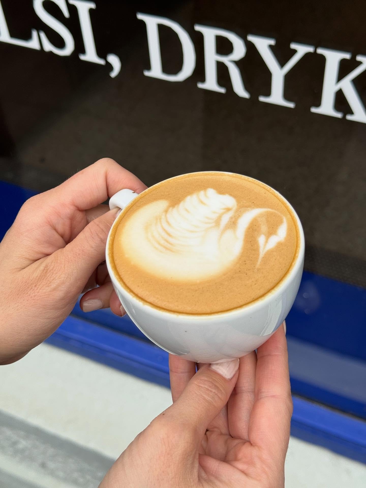 Kaffisopinn g&oacute;&eth;ur er ☕️
.
Sumir segja a&eth; besti bollinn s&eacute; hj&aacute; okkur 🫡