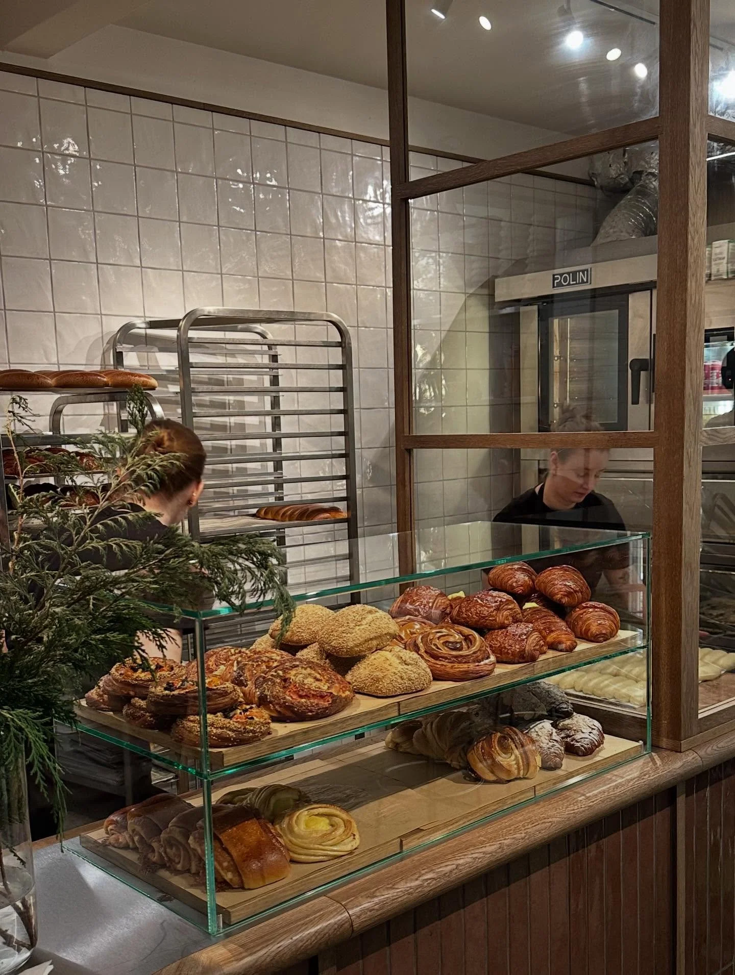 Vi&eth; erum b&uacute;in a&eth; stilla strengi eftir j&oacute;lin og erum komin &aacute; fullt aftur! 
Allt upp&aacute; 10 &iacute; dag, sj&aacute;umst &iacute; 280🥐