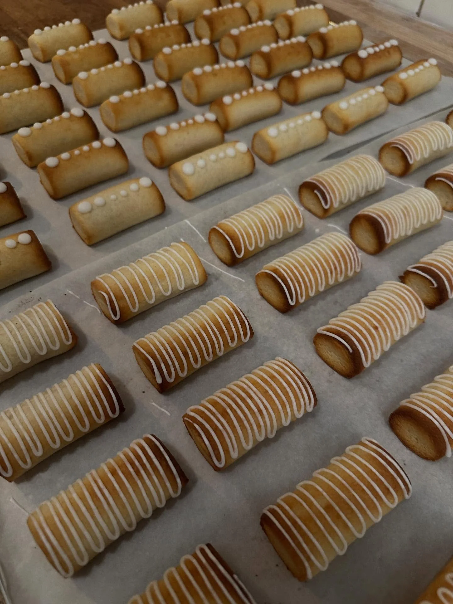 &Aacute;ram&oacute;ta kransabitarnir kl&aacute;rir🎉
Takmarka&eth; magn!

Ekki til betri p&ouml;run en kampav&iacute;n fr&aacute; @allsber og kransabitar fr&aacute; @280bakari.

Opi&eth; hj&aacute; okkur til 14:00 &iacute; dag.
Klapparst&iacute;gur 3