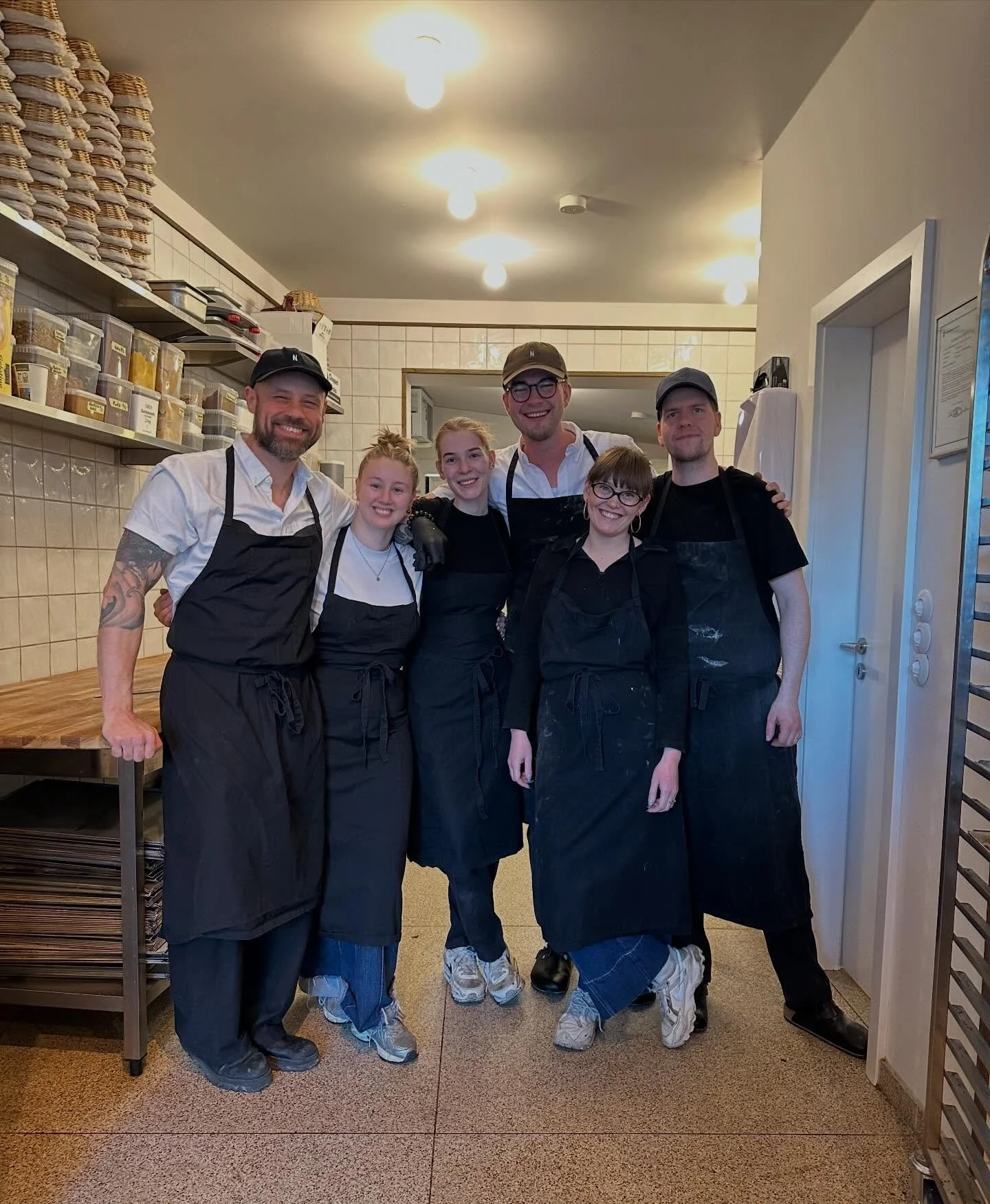 TAKK fyrir sturla&eth;a bolluhelgi!!

Eftir a&eth; hafa gert um fimmfalt magn af bollum sem vi&eth; reiknu&eth;um me&eth; a&eth; gera um helgina &aelig;tlum vi&eth; a&eth; hv&iacute;la okkur a&eth;eins og er &thorn;v&iacute; loka&eth; hj&aacute; okku