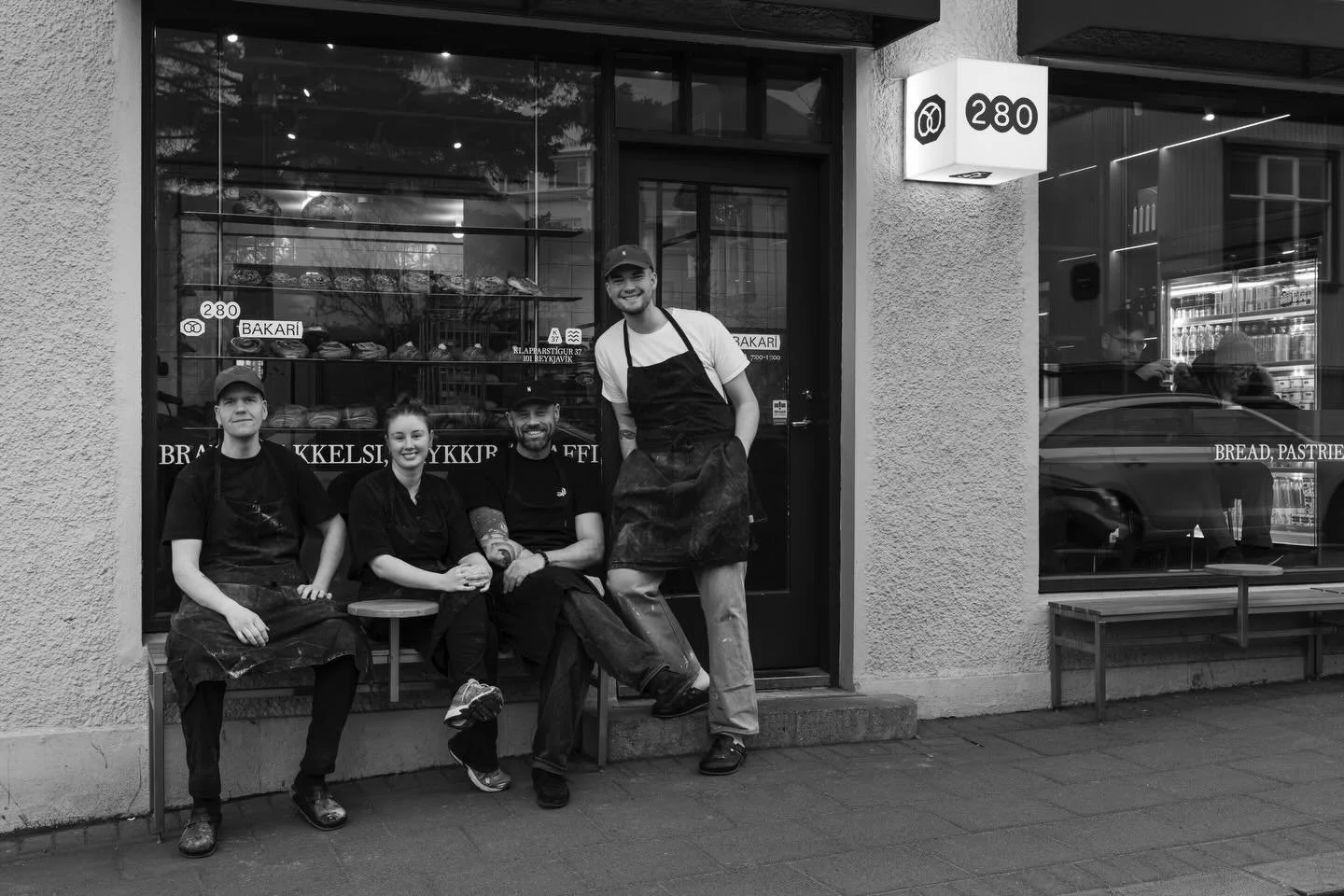 Skemmtilegt spjall &iacute; n&yacute;jasta @gestgjafinn &thorn;ar sem vi&eth; deilum me&eth;al annars skotheldri uppskrift af s&uacute;rdeigsbrau&eth;i! 🫡

📸Eva Schram