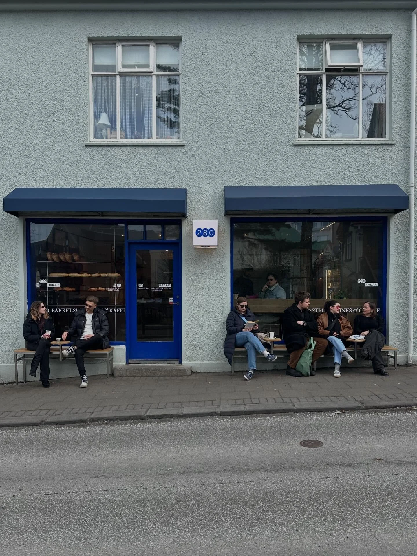 Vi&eth; erum a&eth; detta &iacute; sumar g&iacute;rinn &aacute; Klapparst&iacute;g og t&ouml;kum vel a m&oacute;ti ykkur um helgina me&eth; tro&eth;fullar hillur💙