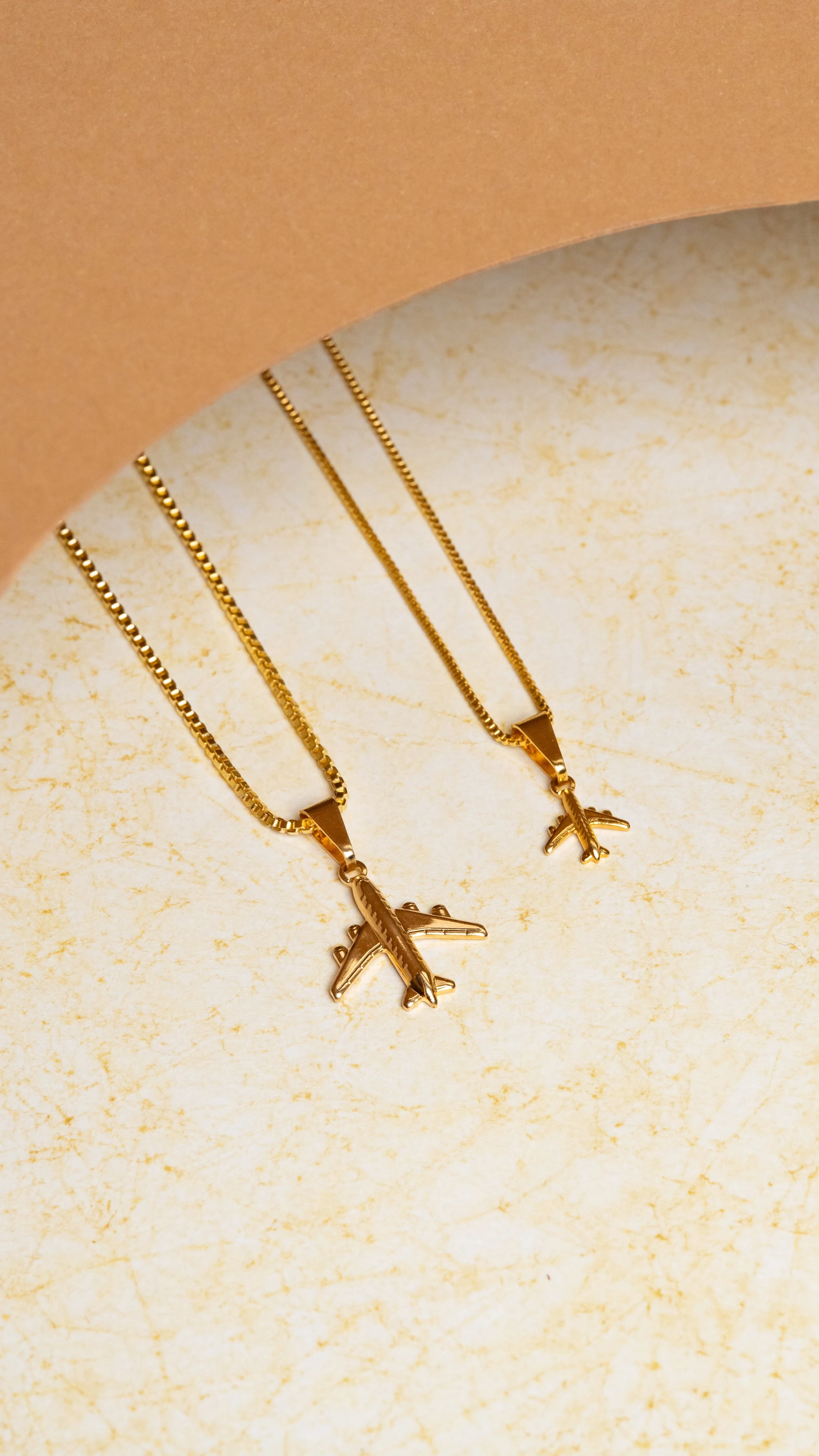 Conjunto Cadenas Veneciana + Dijes Avión en Oro laminado 18k Para Pareja