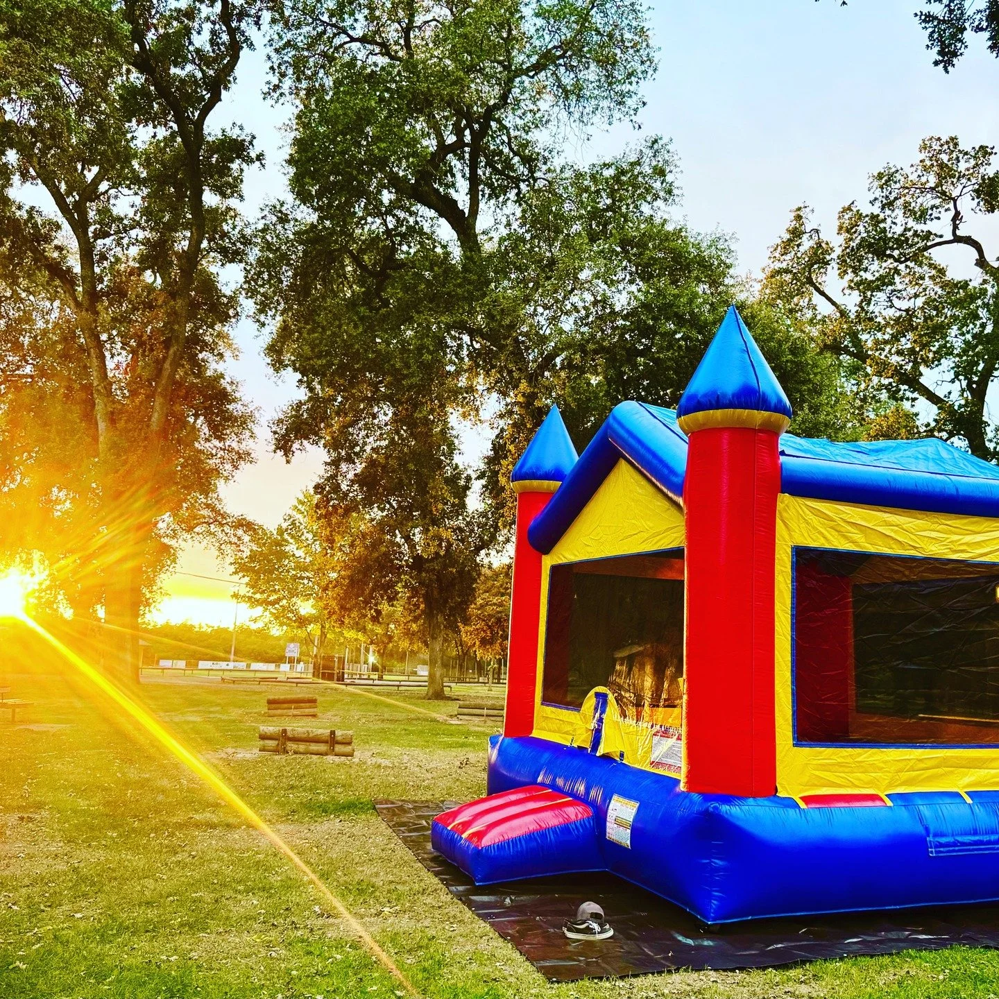 Hey Auburn! Want to make your Easter egg hunt even more exciting this year? 🐣 I'm coming home for Easter weekend and bringing the bounce house with me! 🏰✨
Perfect for Easter gatherings, backyard parties, family get-togethers &amp; more 🌸🐰
Easter 