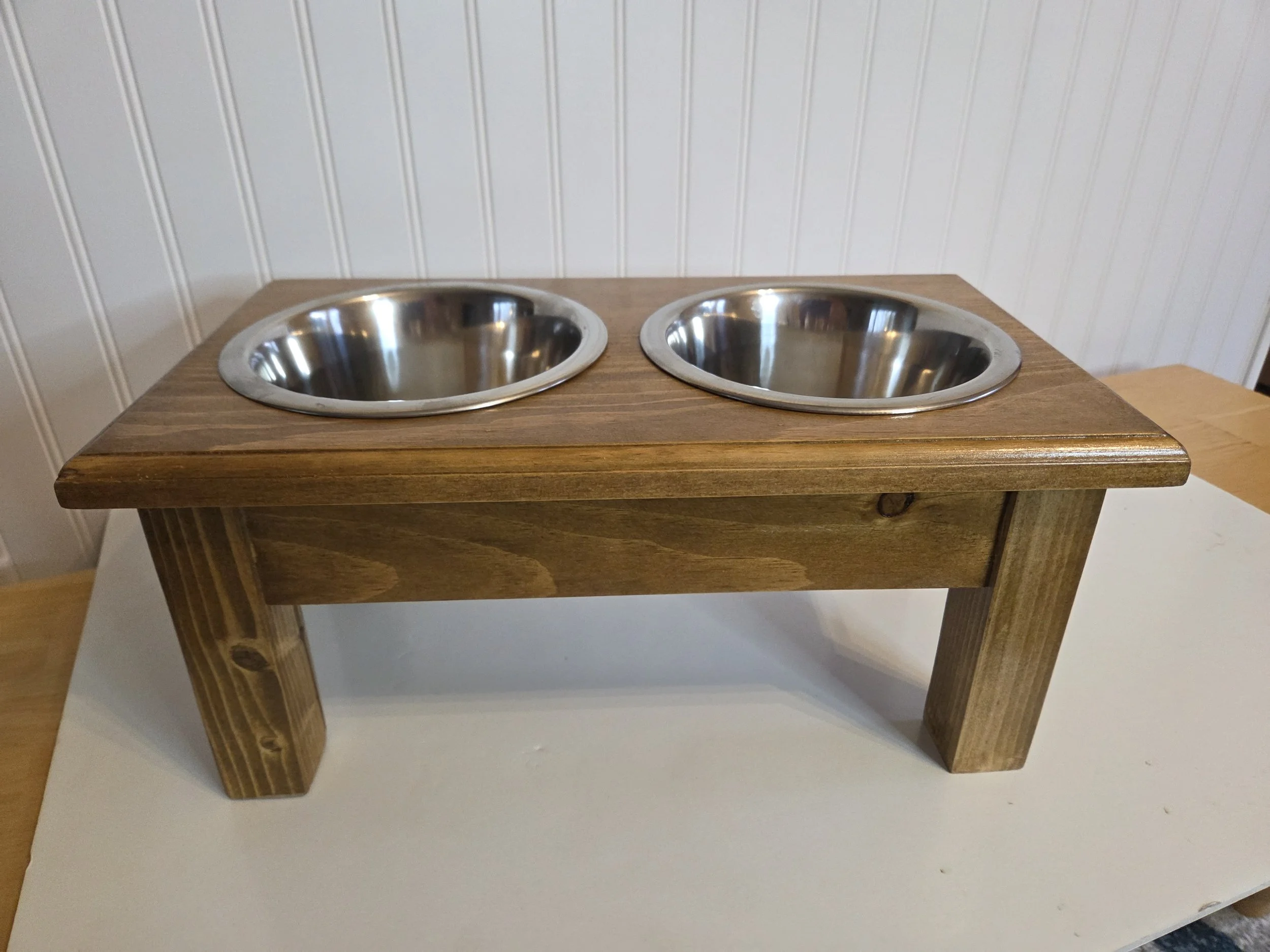 MEDIUM elevated dog bowl holder