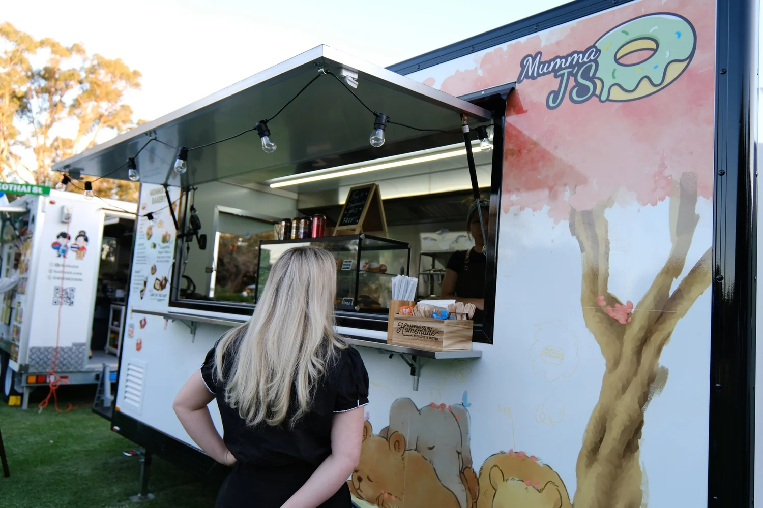 Mumma J's Bakery food truck