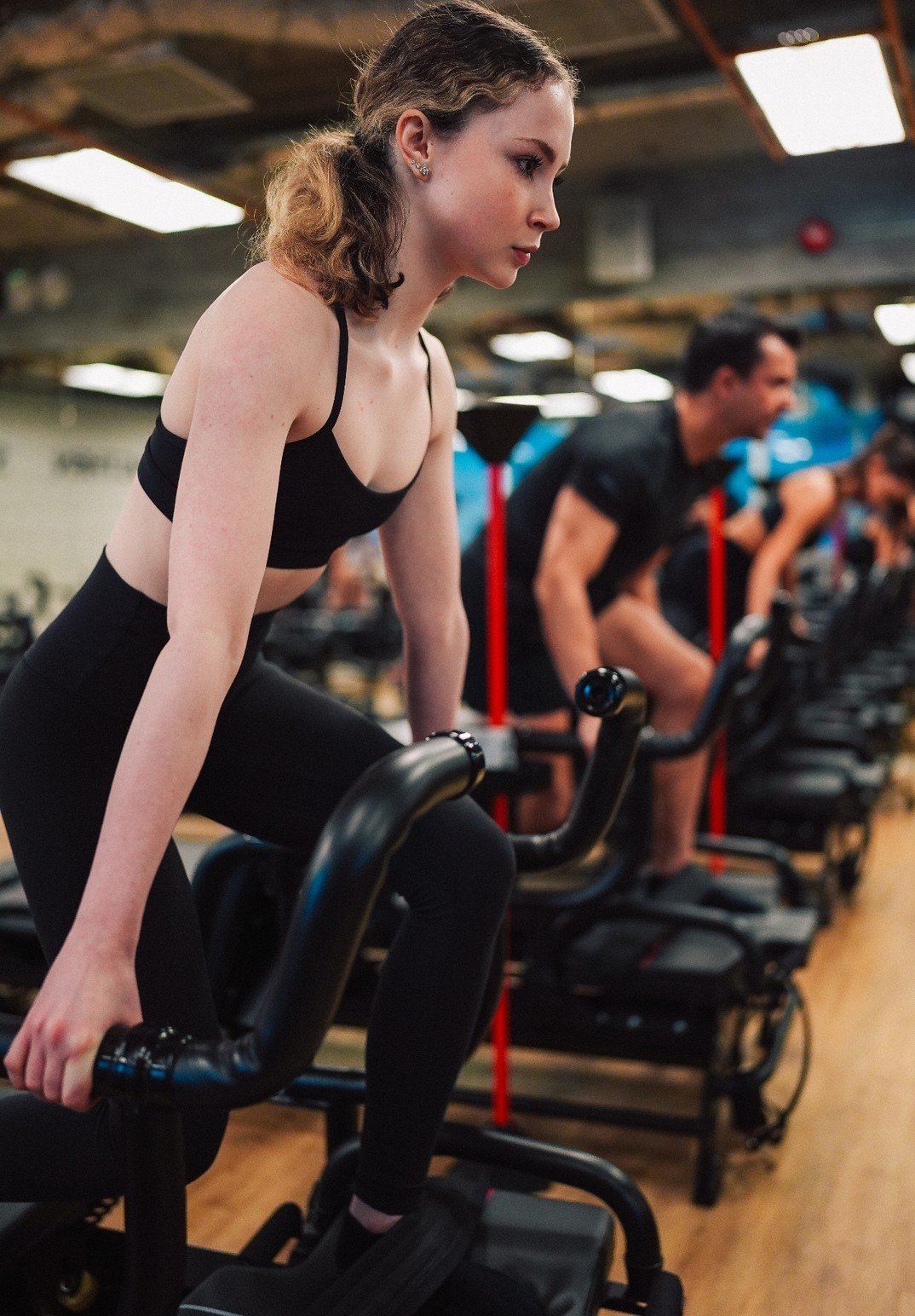 Runners Lunge cues:
Hips tucked, ribs down
Knee stacks over feet

Carriage moves because of your legs, not momentum

Ask your coach for a quick check next class.

 #MegaKore #FormFirst #Lagree #LagreeFitness