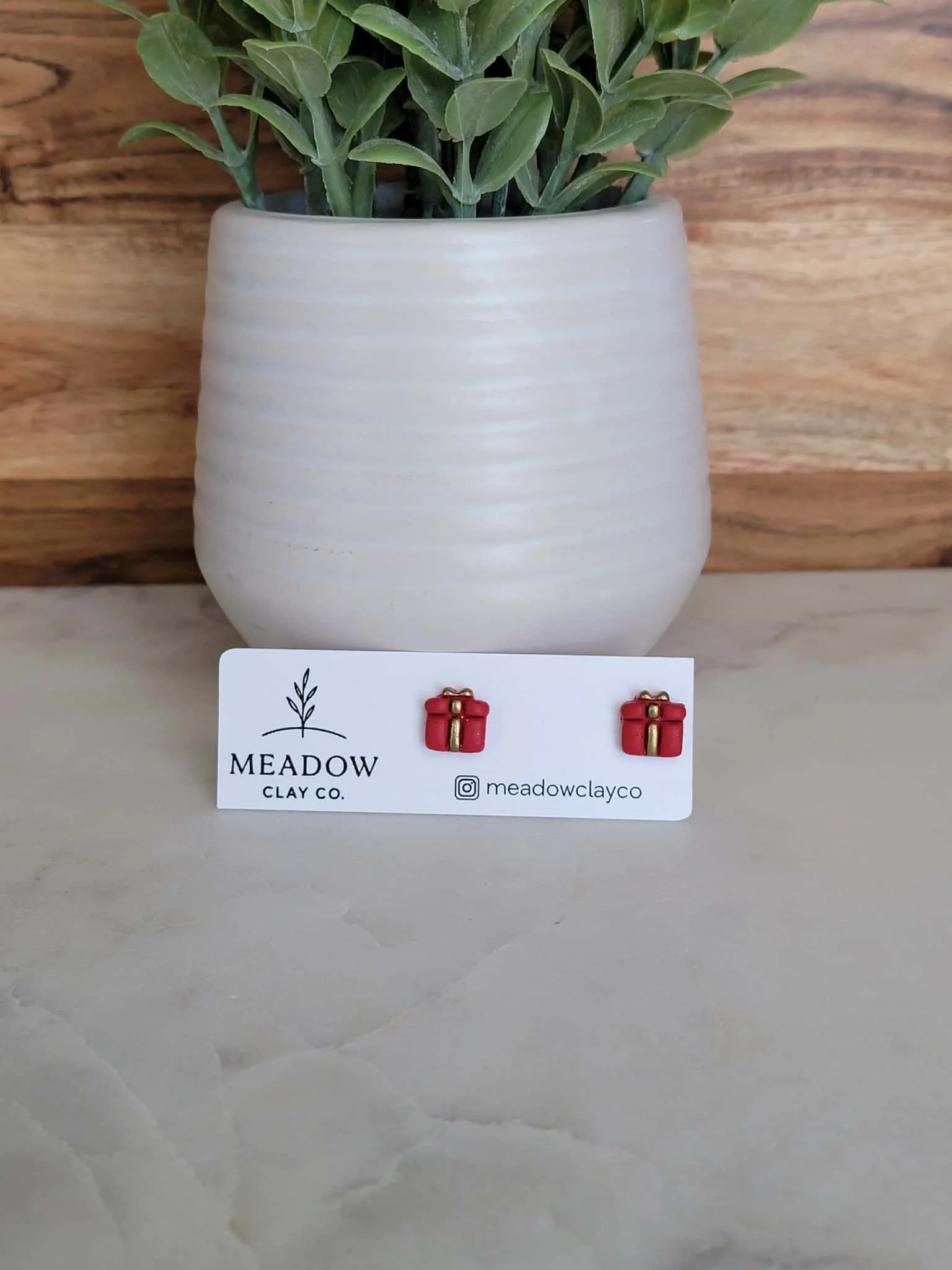 Present stud - red - gold.jpg