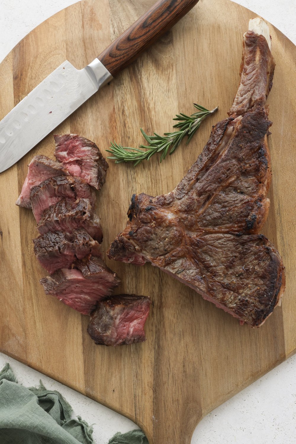 Sliced tomahawk steak
