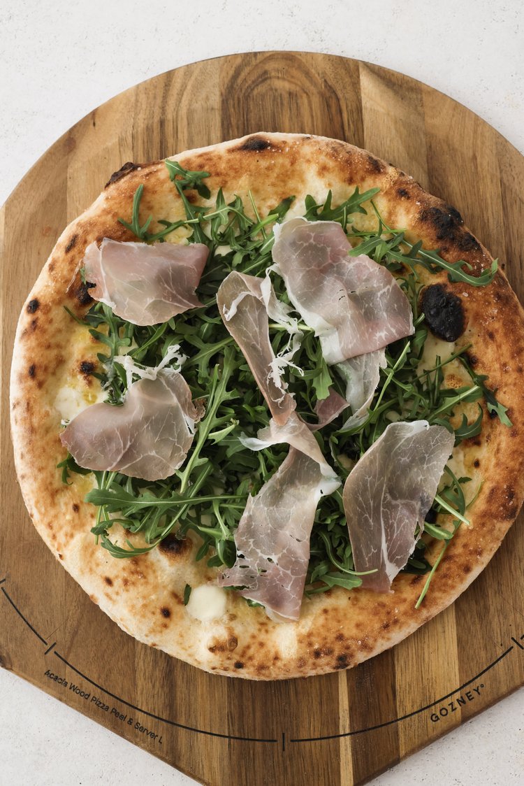 Prosciutto and arugula pizza