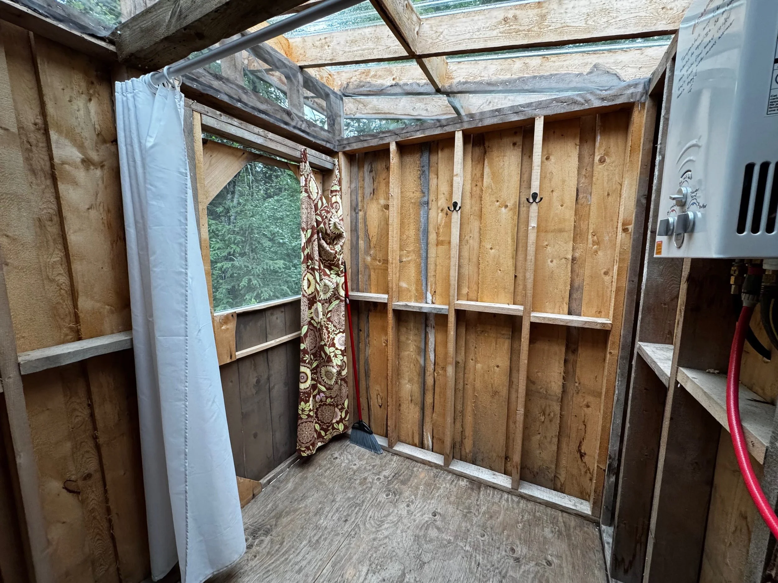 Private hot shower hut in Port Aslworth Campground