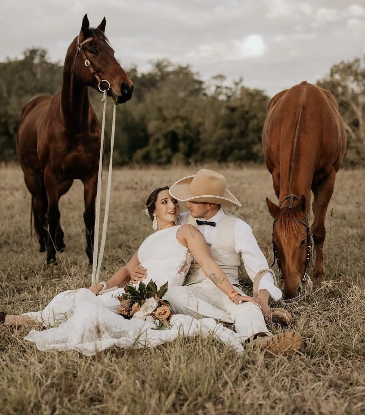 03_bride_groom_horses.jpeg