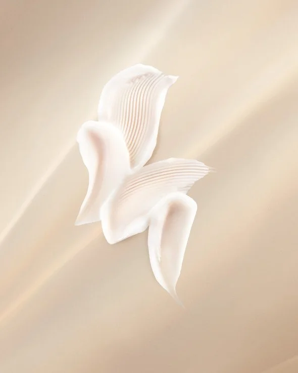 jessie-roeker-elizabeth-arden-advanced-ceramide-lift-and-firm-still-life-three-cream-strokes-warm-satin-4x5.jpg